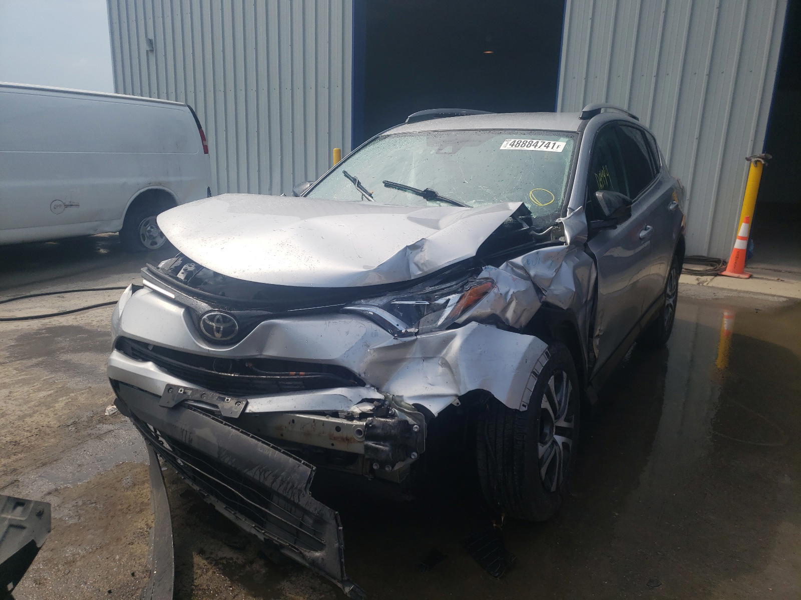 Photo 2 from auction – 2017 TOYOTA RAV4 LE with VIN 2T3BFREV9HW647634