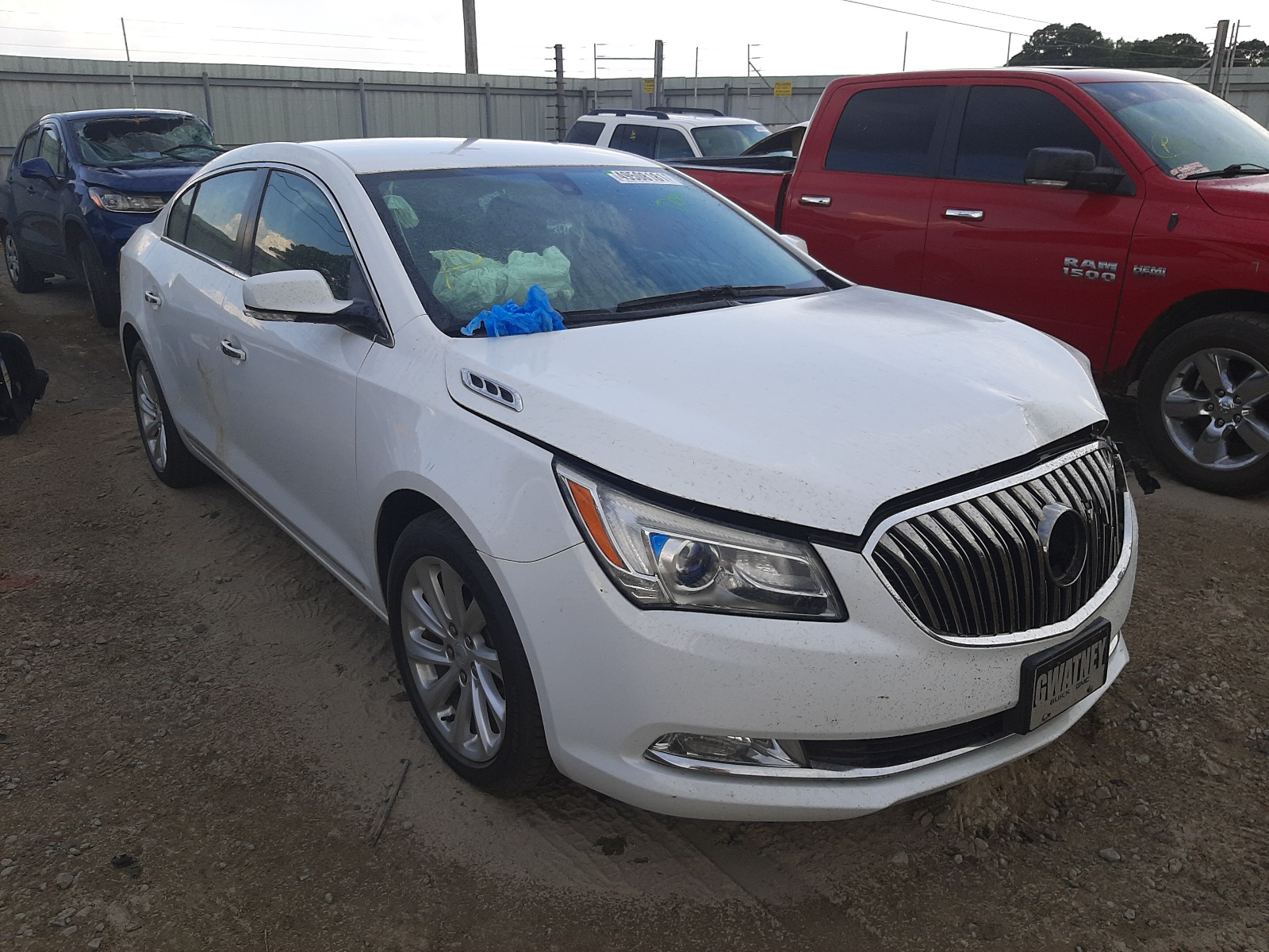 BUICK LACROSSE 2015 with VIN 1G4GB5G33FF113951 - Photo from auction