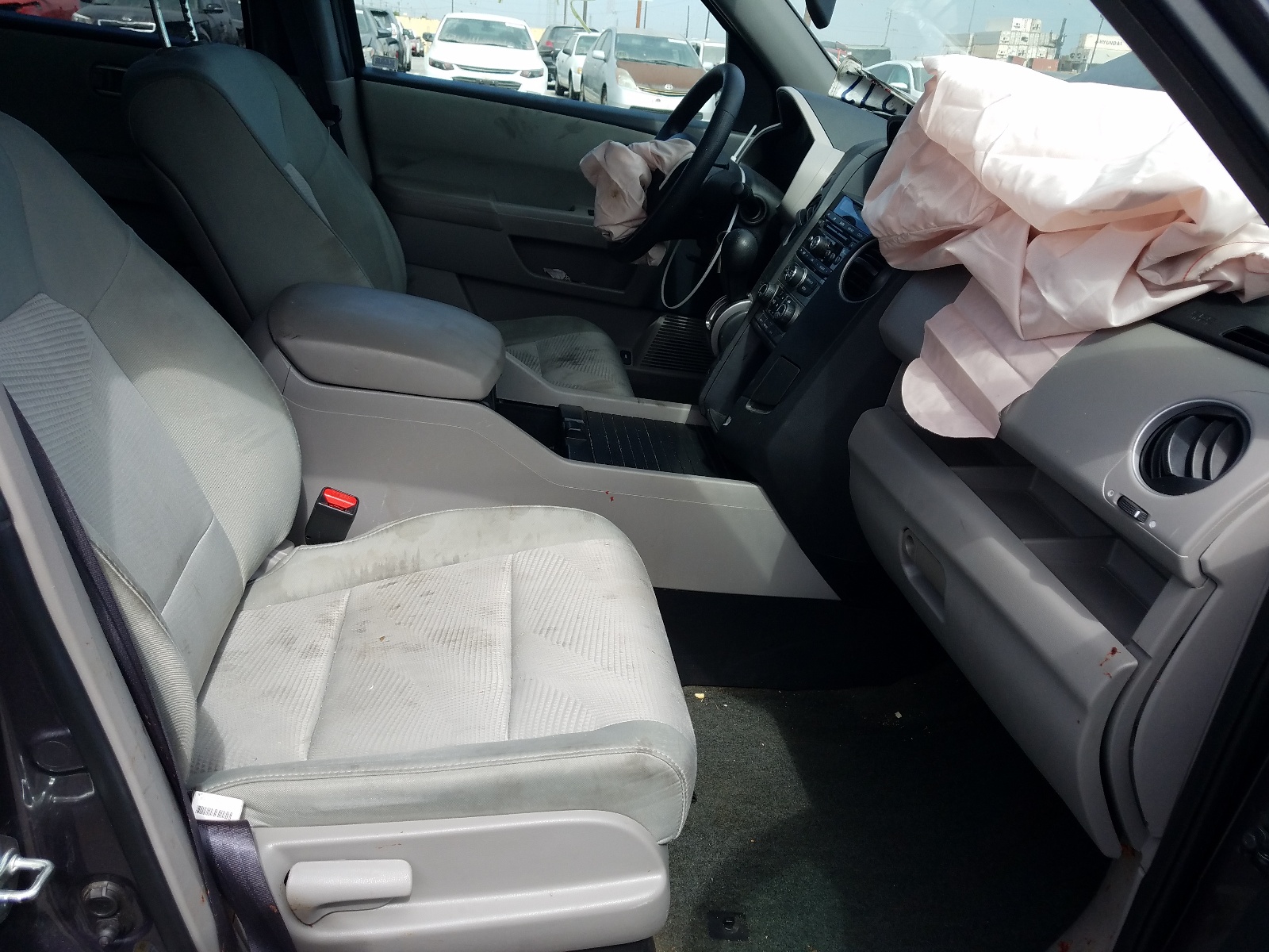 Photo 5 from auction – 2015 HONDA PILOT LX with VIN 5FNYF3H21FB031437