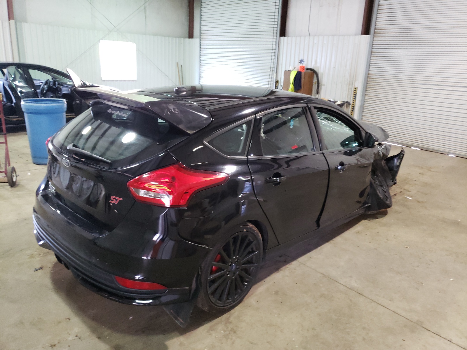 Photo 4 from auction – 2017 FORD FOCUS ST with VIN 1FADP3L98HL227820