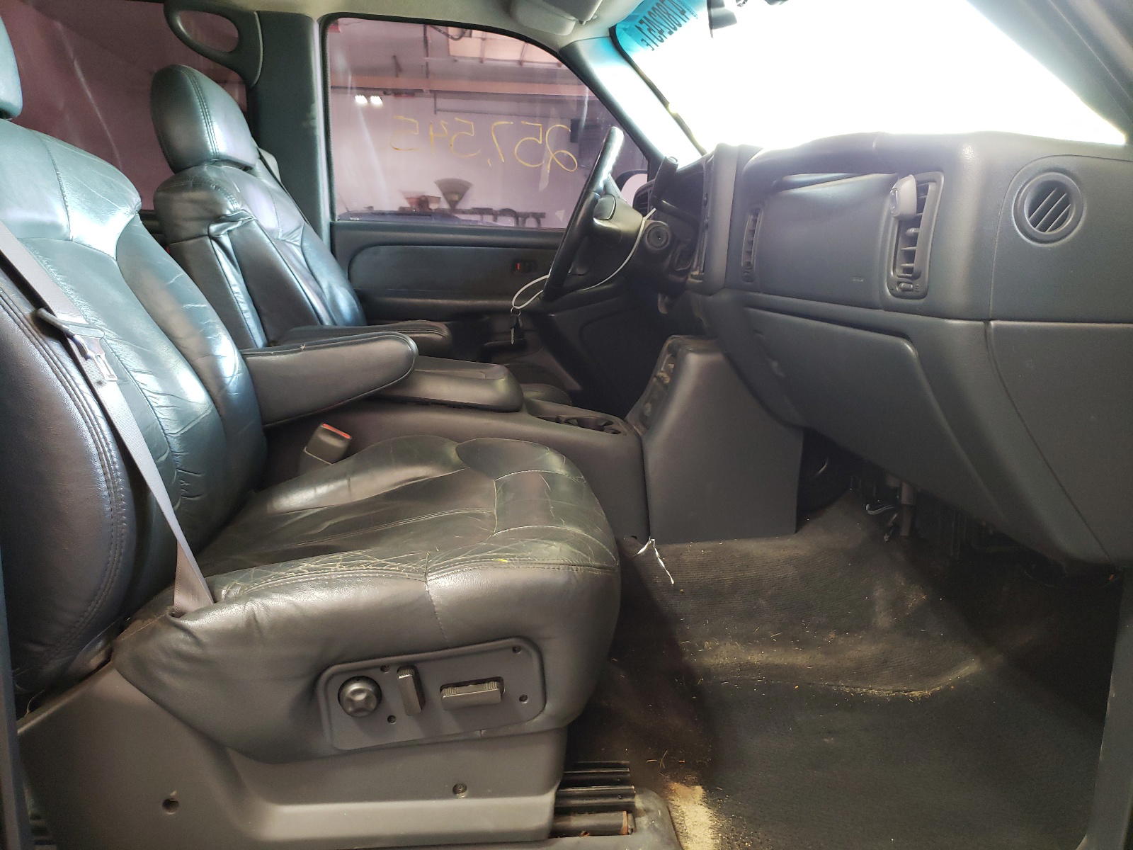 Photo 5 from auction – 2001 CHEVROLET SILVERADO with VIN 1GCHK23U51F154337