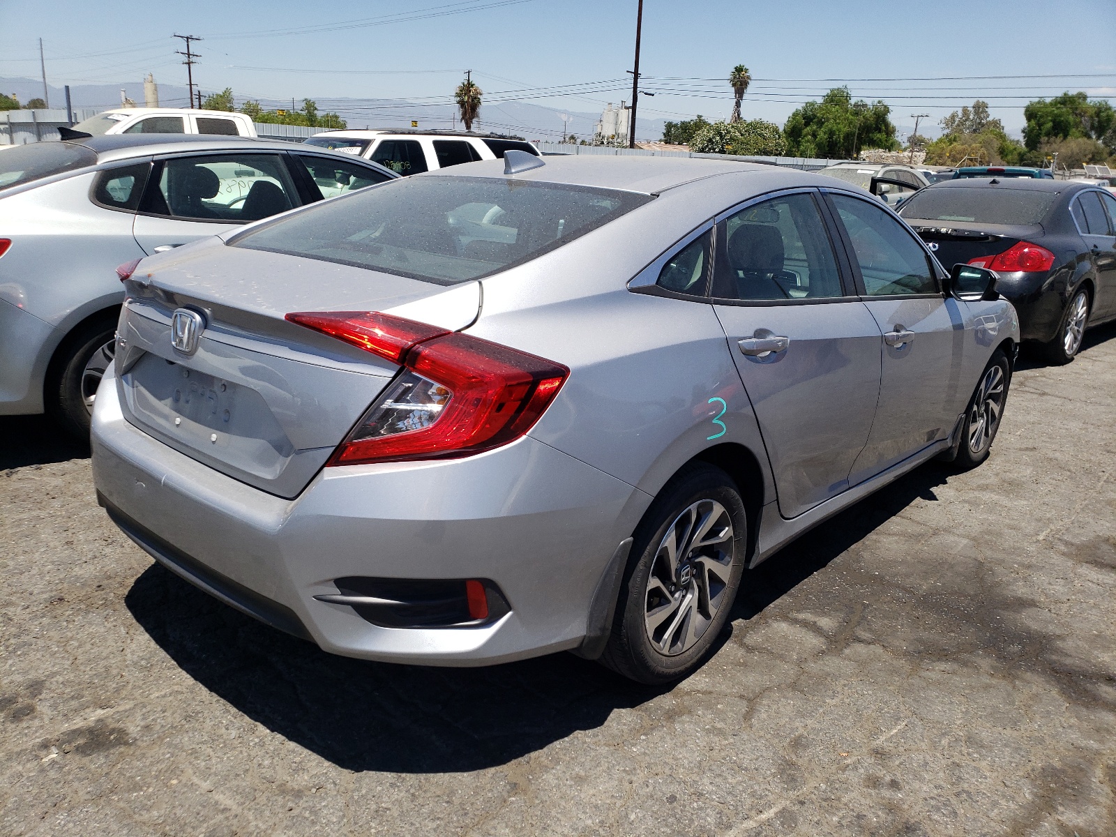 Photo 4 from auction – 2018 HONDA CIVIC EX with VIN 2HGFC2F75JH515298