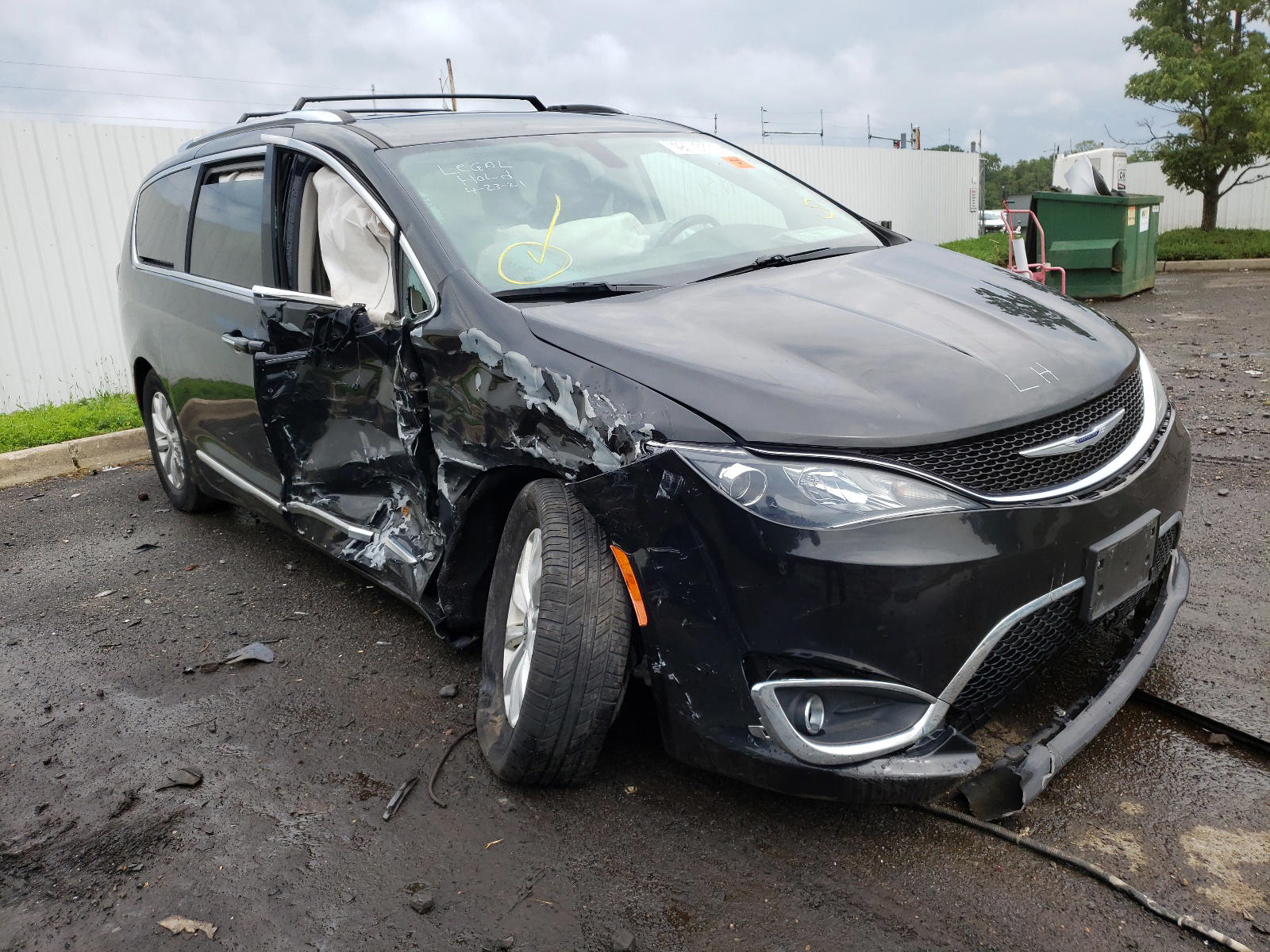 CHRYSLER PACIFICA T 2019 with VIN 2C4RC1BG3KR626374 - Photo from auction
