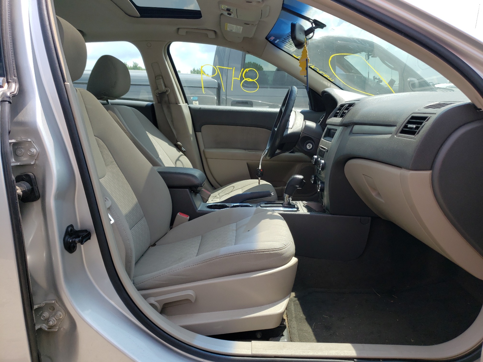 Photo 5 from auction – 2011 FORD FUSION SE with VIN 3FAHP0HA4BR217913