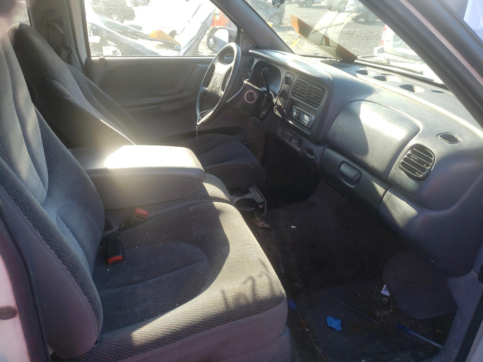 Photo 5 from auction – 1998 DODGE DAKOTA with VIN 1B7GL22X2WS766286