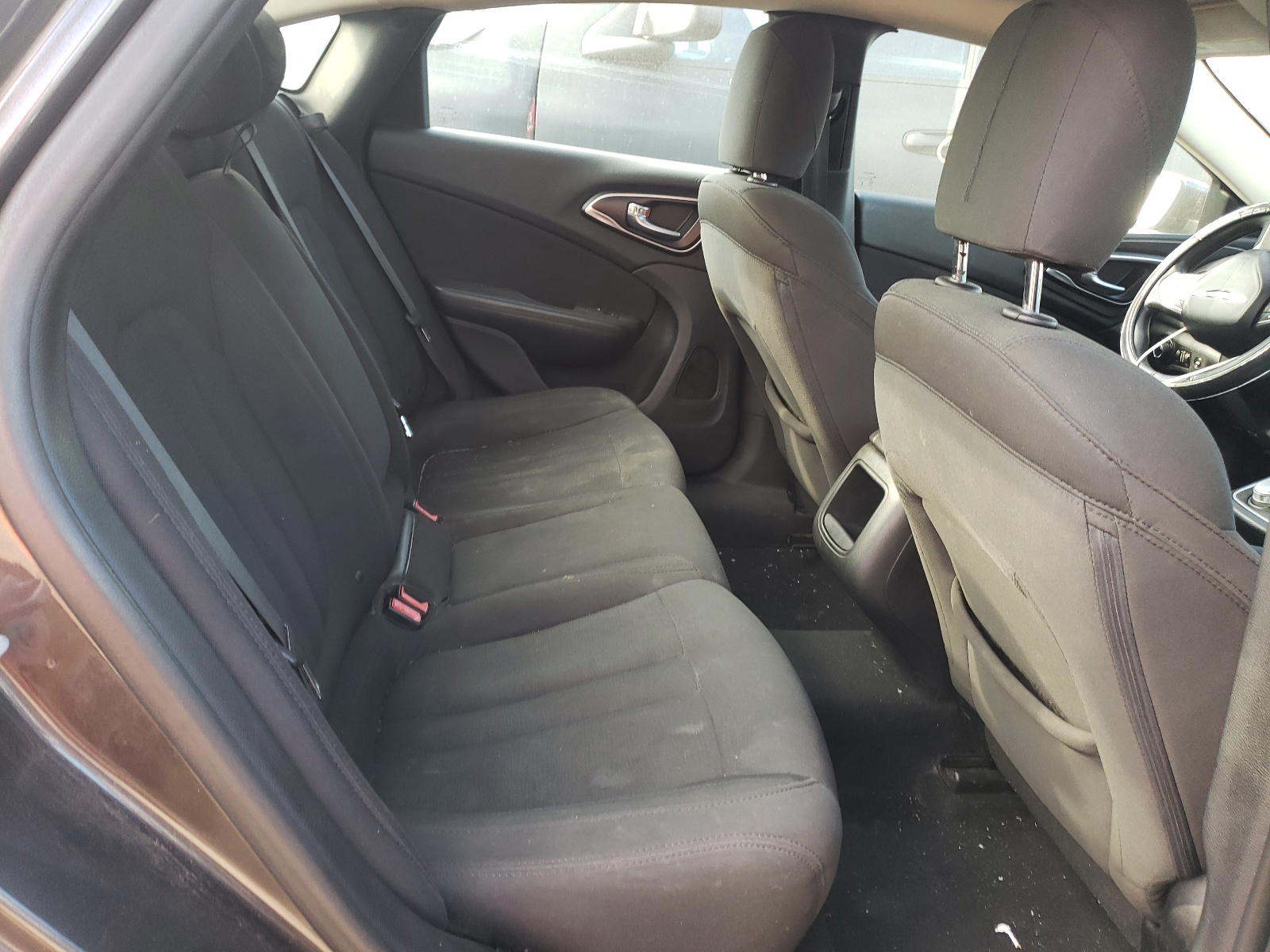 Photo 6 from auction – 2016 CHRYSLER 200 LIMITE with VIN 1C3CCCAB1GN117450