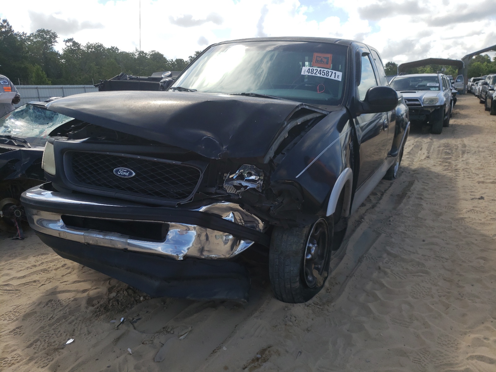Photo 2 from auction – 1998 FORD F150 with VIN 1FTZX0763WKA34573