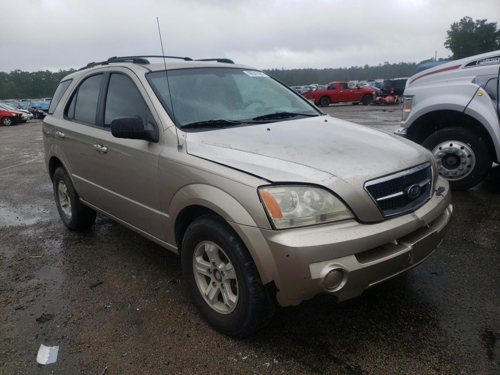 KIA SORENTO EX 2004 with VIN KNDJD733645311920 - Photo from auction