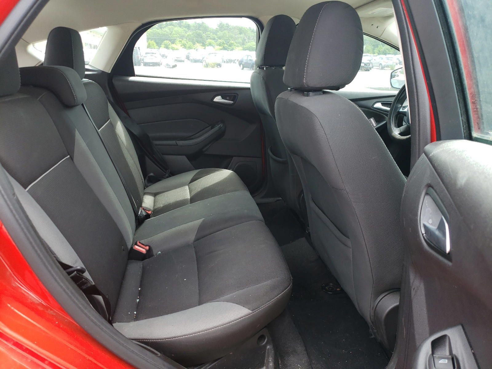 Photo 6 from auction – 2014 FORD FOCUS SE with VIN 1FADP3K21EL409018