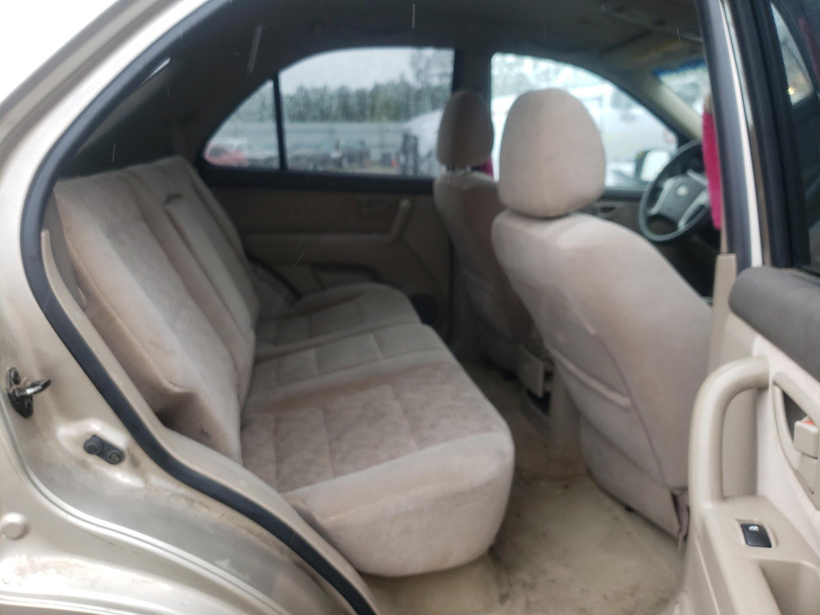Photo 6 from auction – 2004 KIA SORENTO EX with VIN KNDJD733645311920
