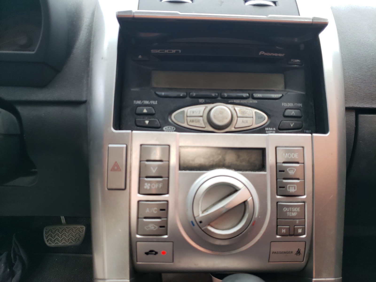 Photo 9 from auction – 2006 TOYOTA SCION TC with VIN JTKDE177160112495