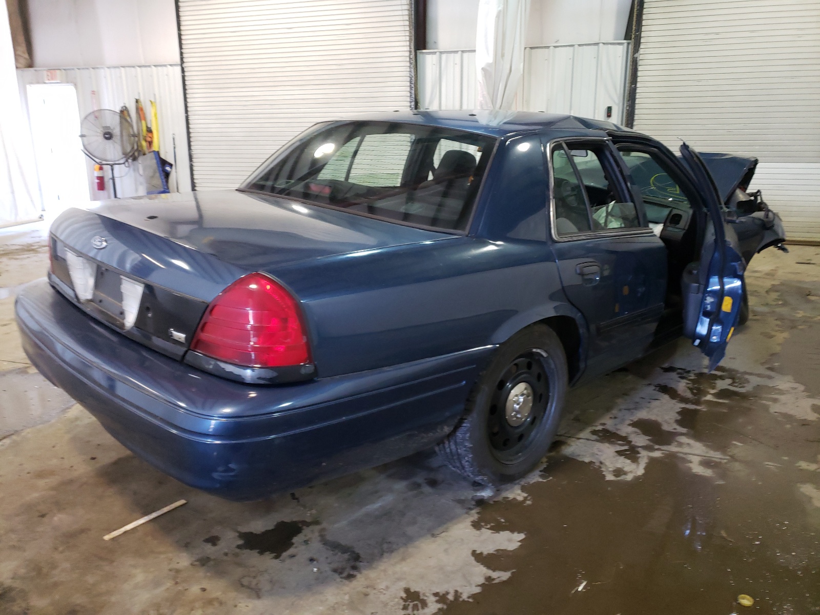 Photo 4 from auction – 2009 FORD CROWN VICT with VIN 2FAHP71V19X102056
