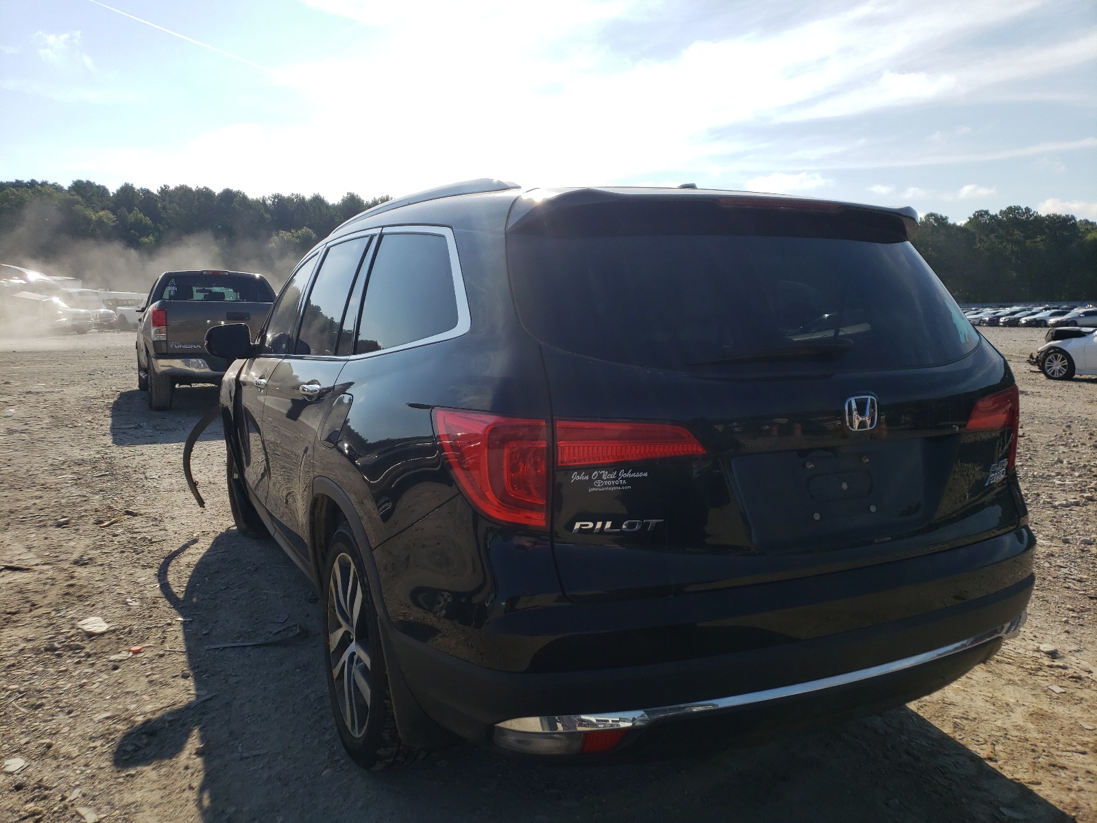 Photo 3 from auction – 2017 HONDA PILOT ELIT with VIN 5FNYF6H01HB099594