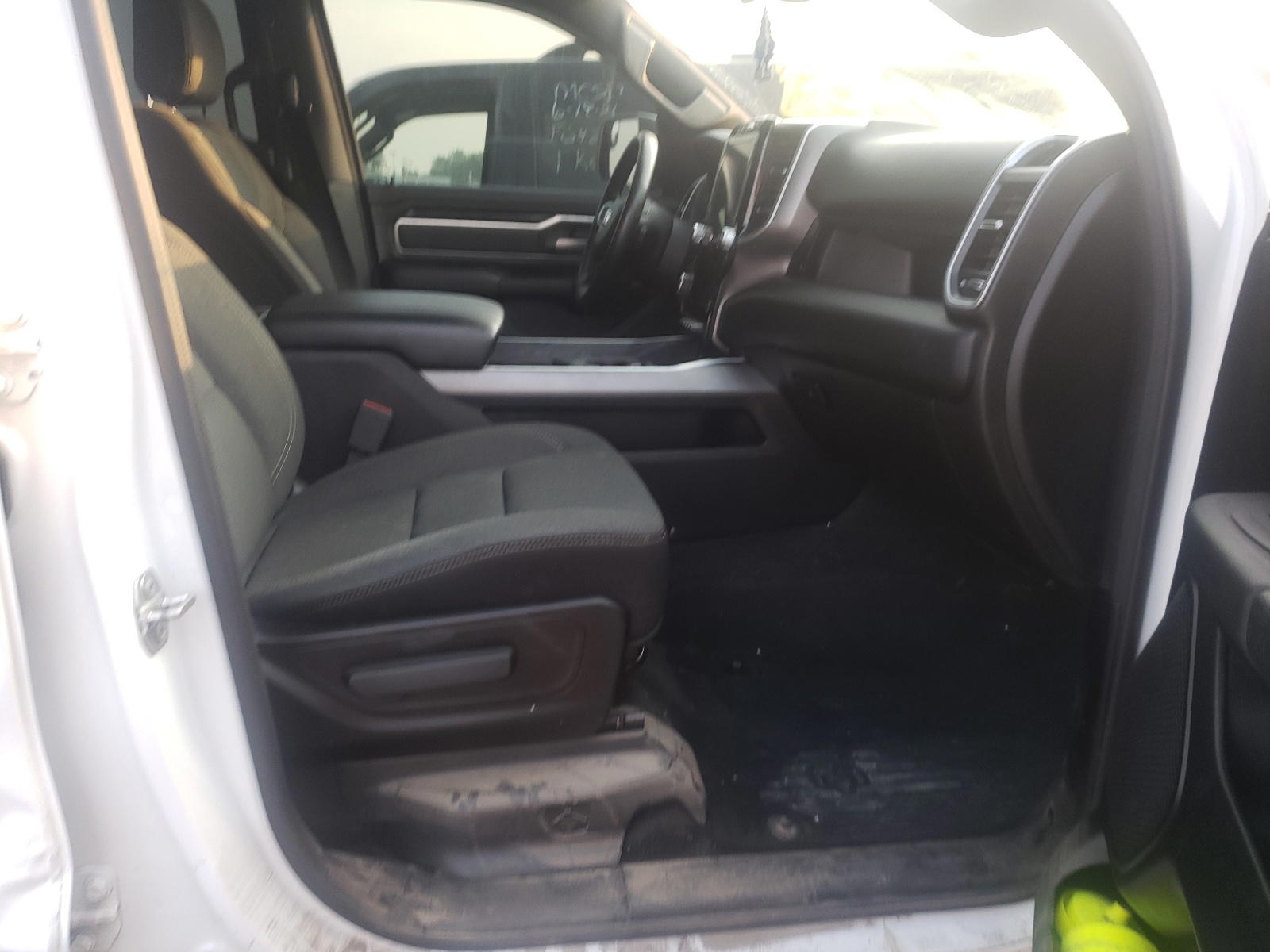 Photo 5 from auction – 2020 RAM 1500 BIG H with VIN 1C6SRFFT7LN342434