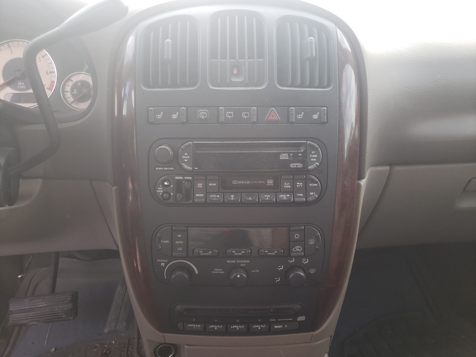 Photo 9 from auction – 2002 CHRYSLER TOWN & COU with VIN 2C8GT54L52R576696