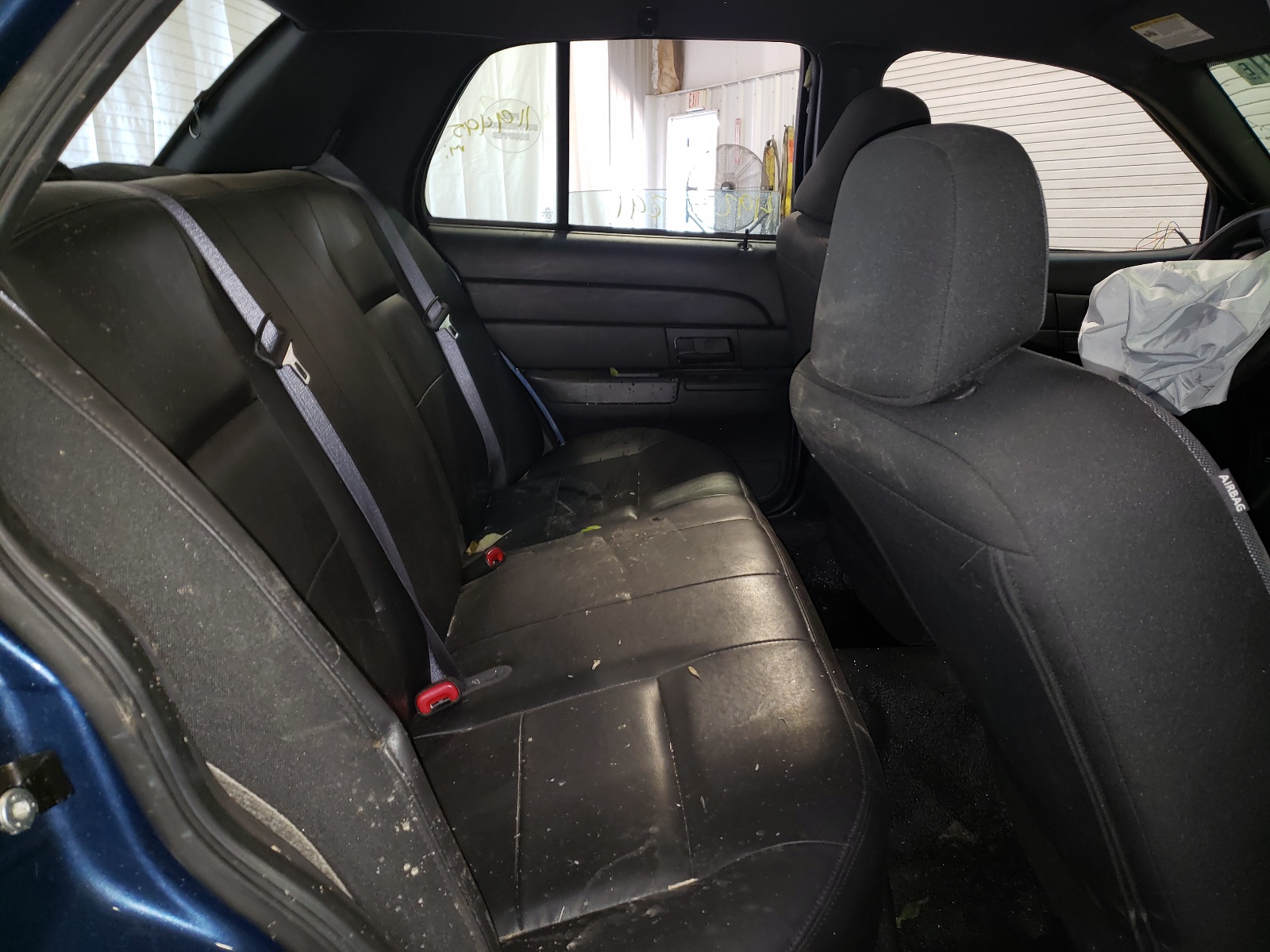 Photo 6 from auction – 2009 FORD CROWN VICT with VIN 2FAHP71V19X102056