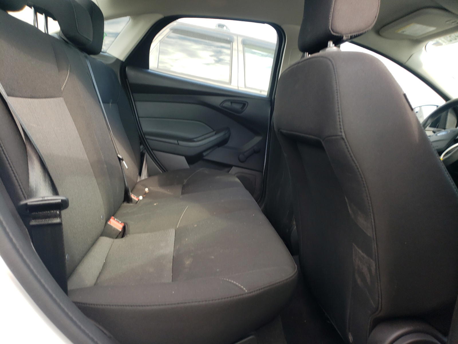 Photo 6 from auction – 2018 FORD FOCUS S with VIN 1FADP3E22JL245526