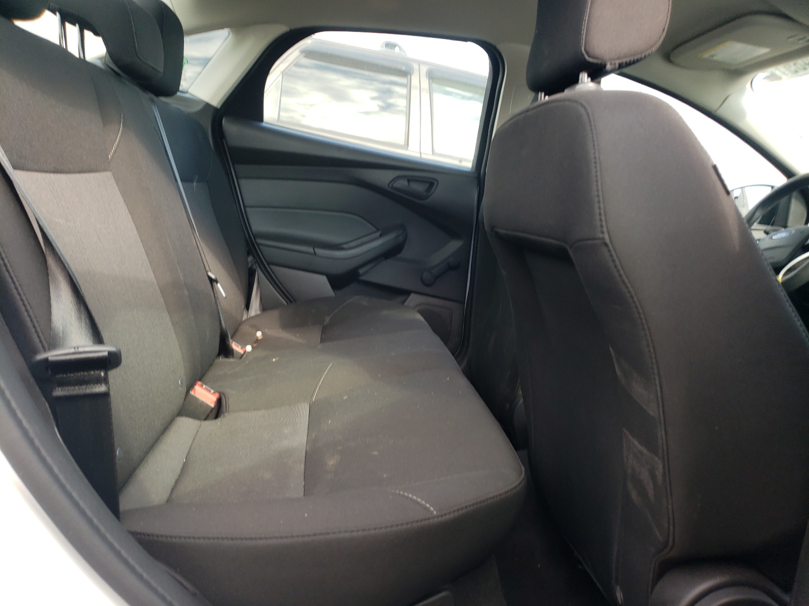 صورة رقم 6 من المزاد - 2018 FORD FOCUS S مع VIN 1FADP3E22JL245526