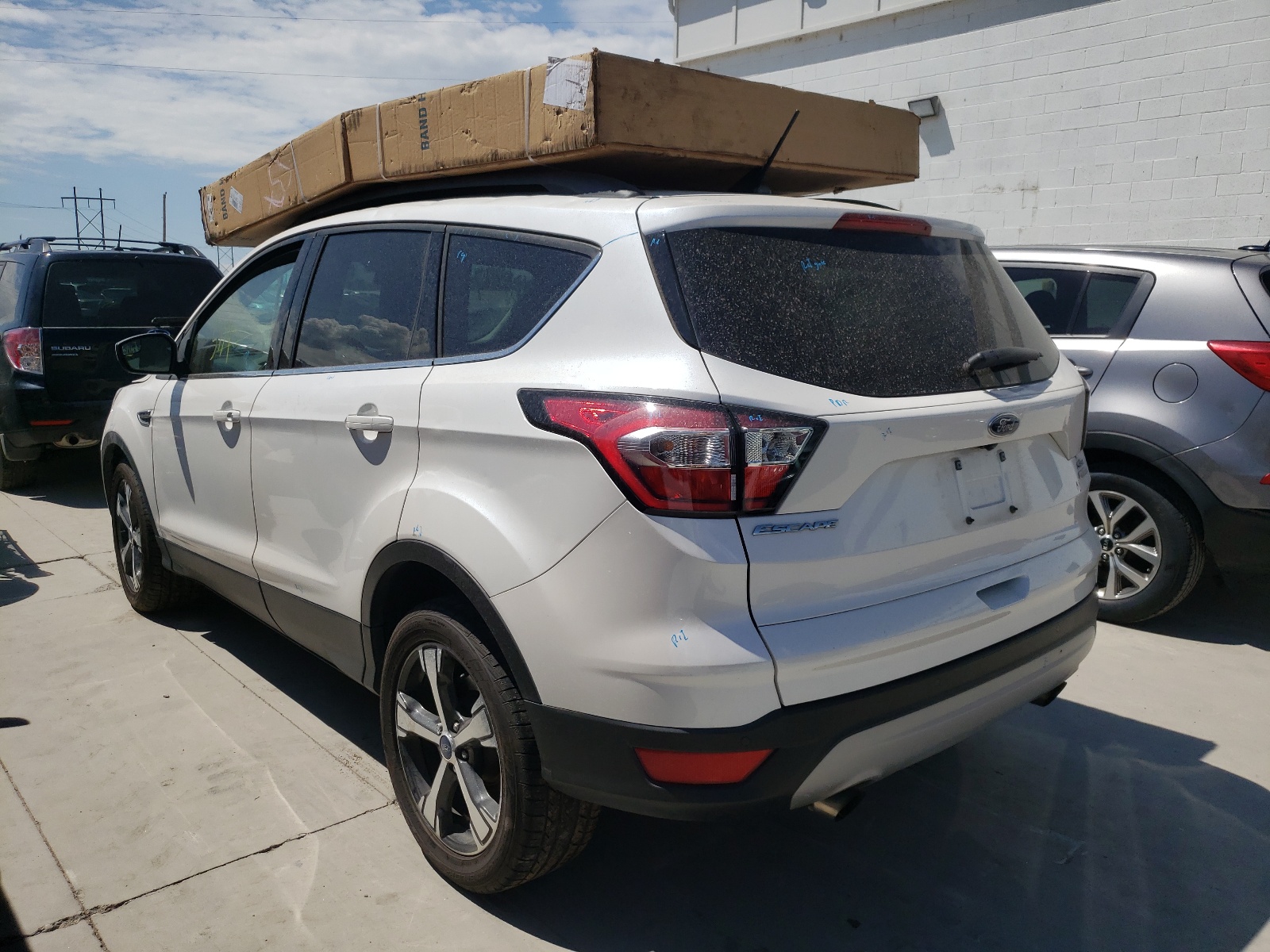 Photo 3 from auction – 2018 FORD ESCAPE SEL with VIN 1FMCU0HD5JUA03877