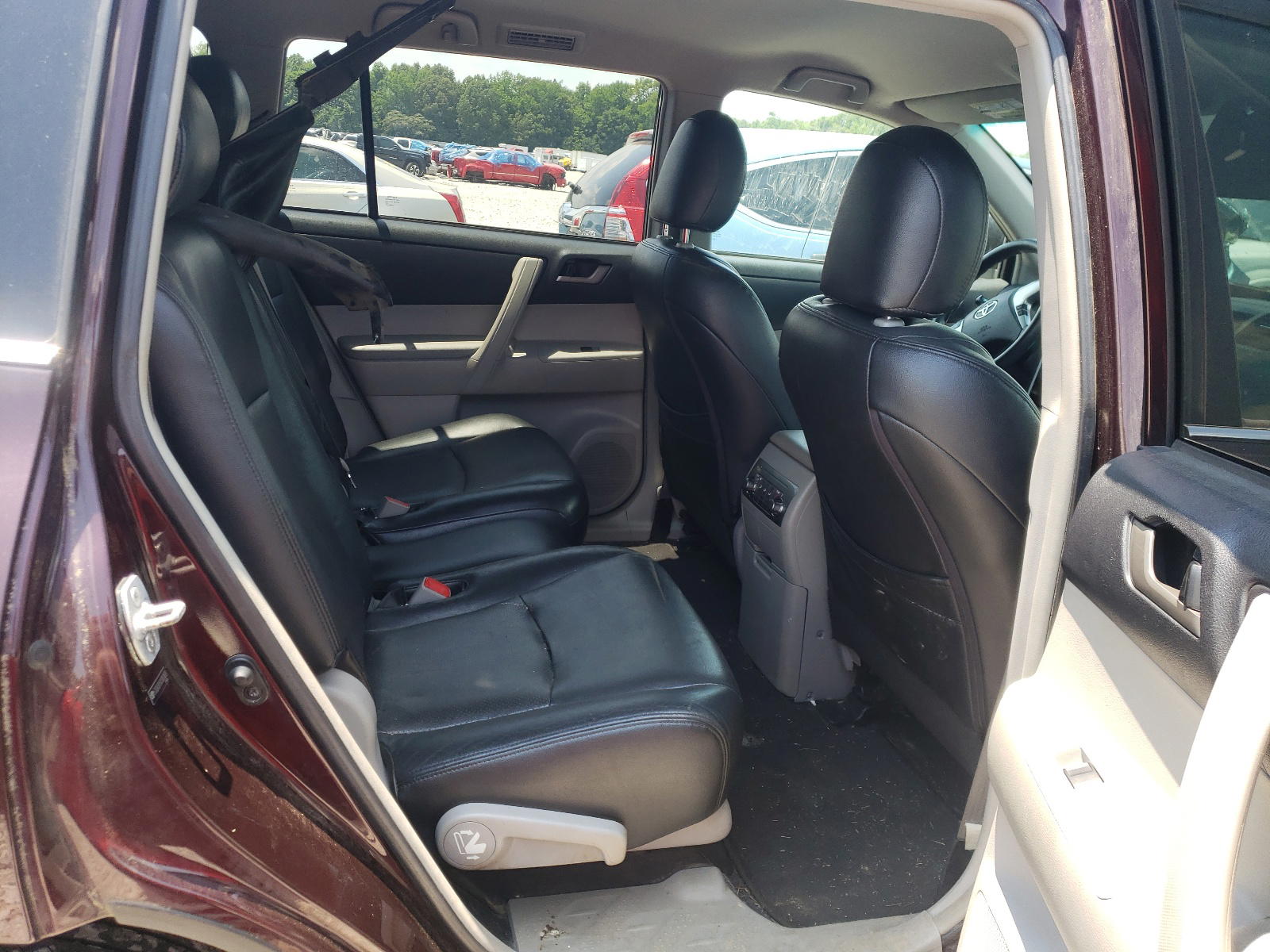 Photo 6 from auction – 2012 TOYOTA HIGHLANDER with VIN 5TDZK3EH3CS063838