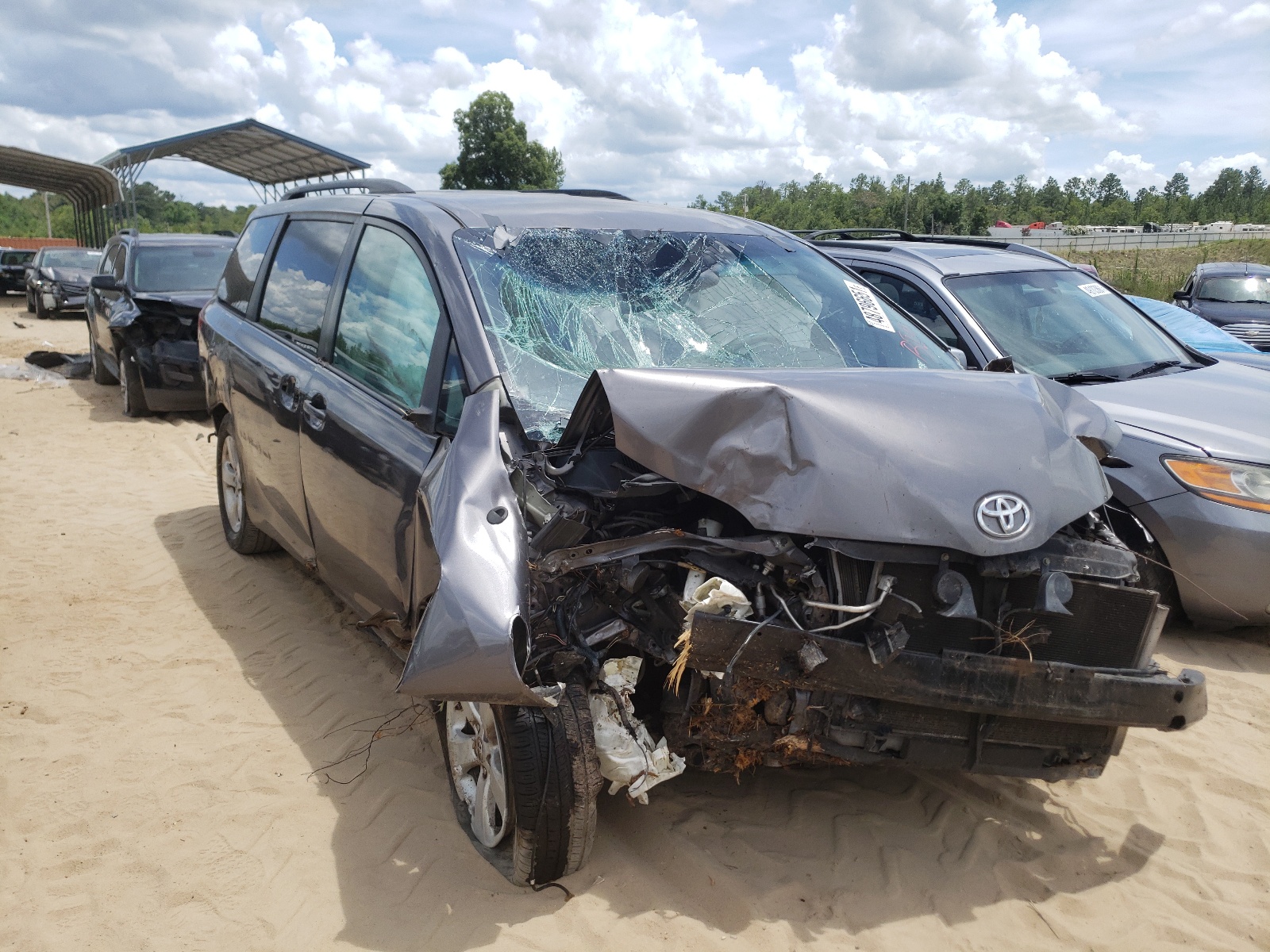 TOYOTA SIENNA LE 2011 with VIN 5TDKK3DC1BS086847 - Photo from auction
