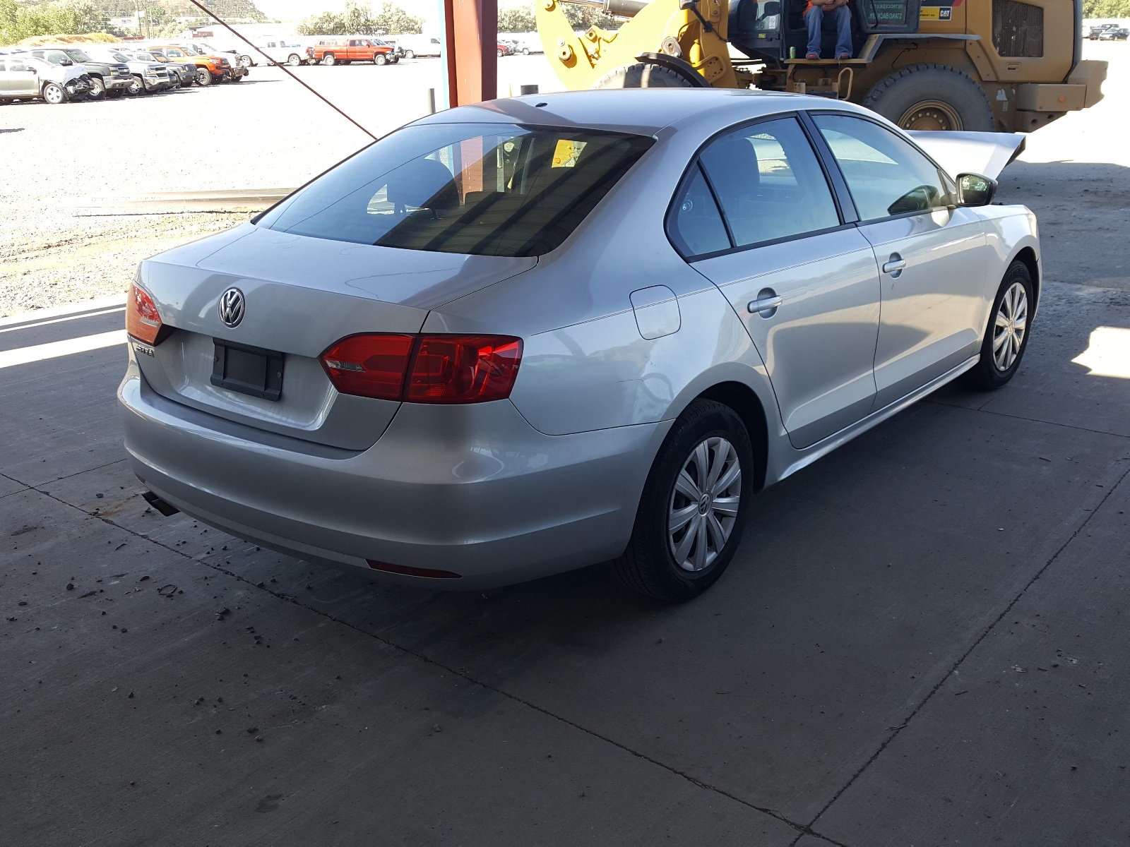 Photo 4 from auction – 2013 VOLKSWAGEN JETTA BASE with VIN 3VW2K7AJ7DM402455