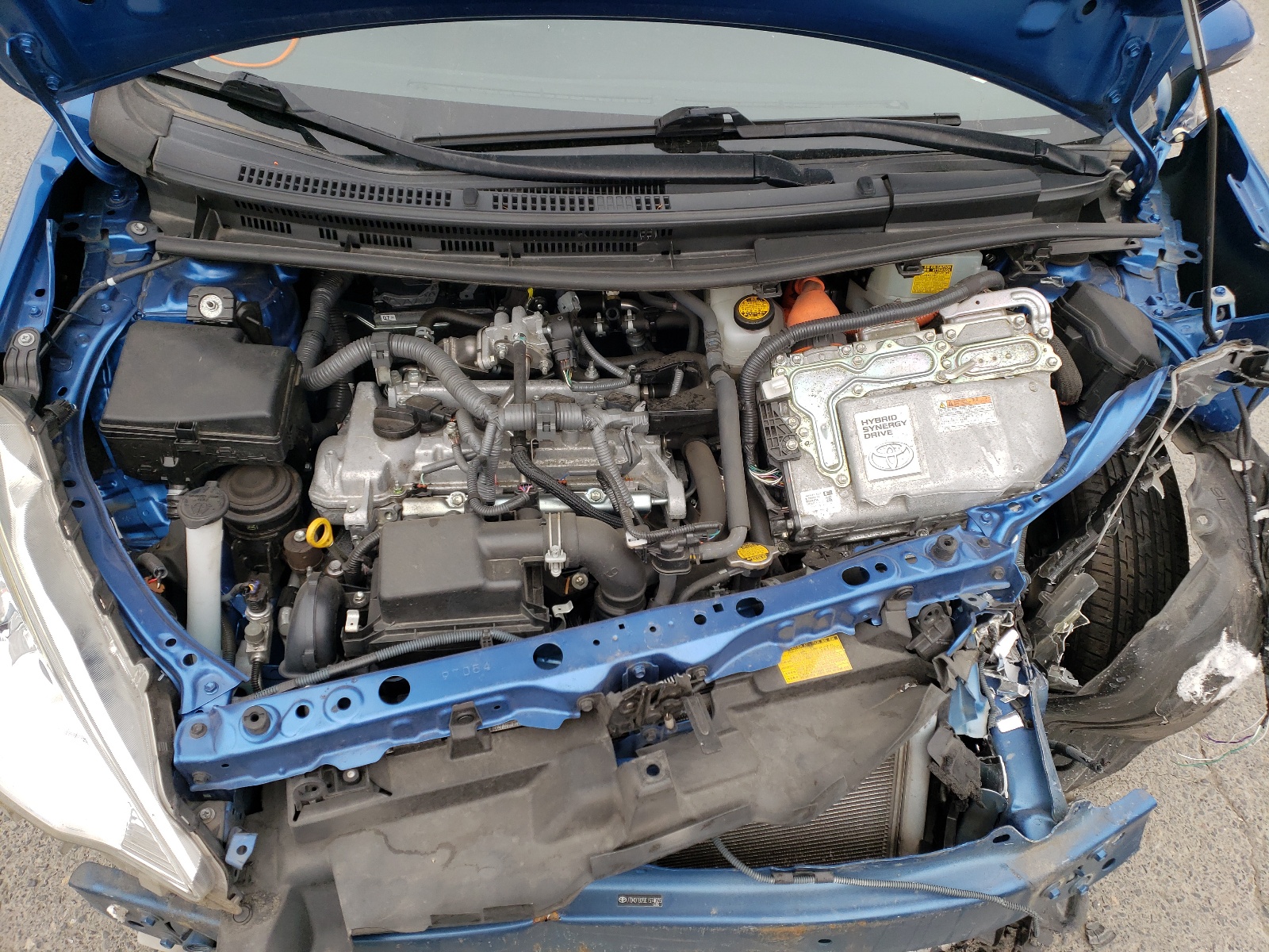Photo 7 from auction – 2014 TOYOTA PRIUS C with VIN JTDKDTB35E1574035