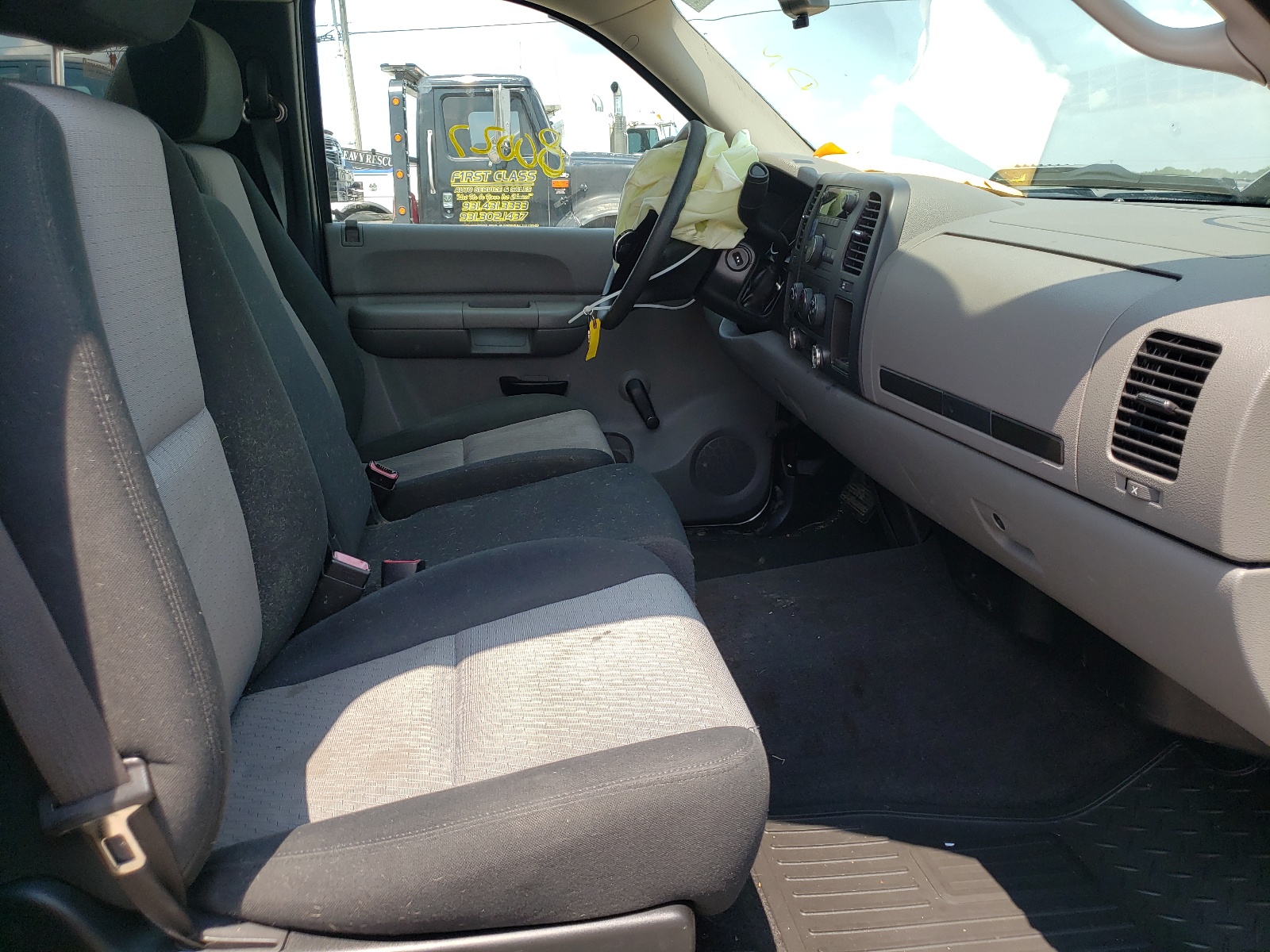 Photo 5 from auction – 2007 CHEVROLET SILVERADO with VIN 1GCEC14XX7Z601870