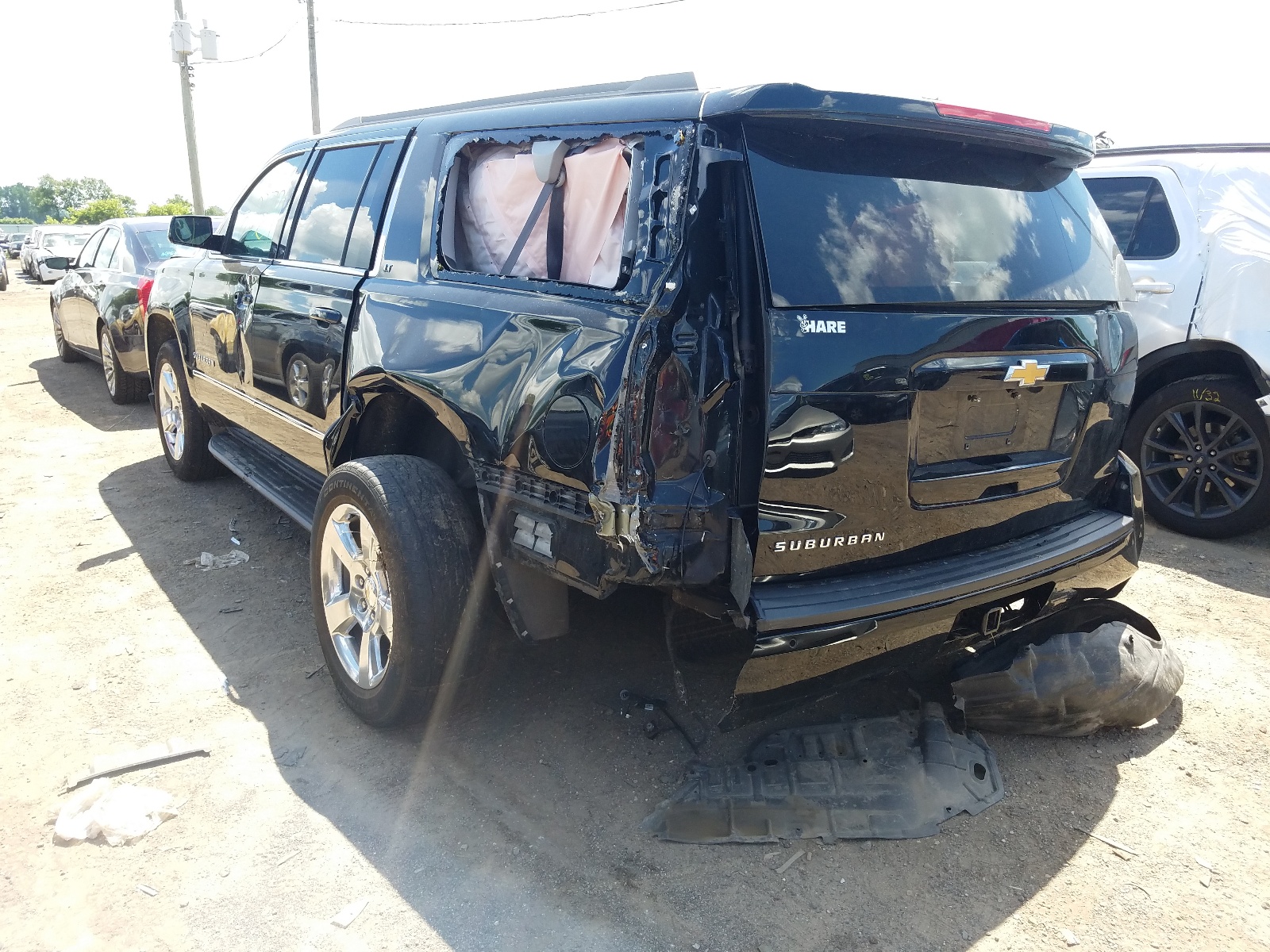 Photo 3 from auction – 2016 CHEVROLET SUBURBAN K with VIN 1GNSKHKC2GR174822