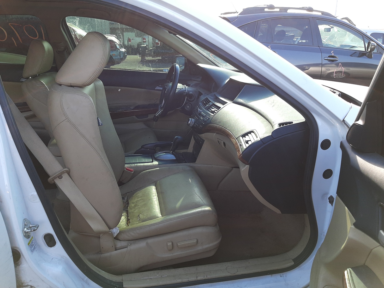 Photo 5 from auction – 2012 HONDA ACCORD EXL with VIN 1HGCP3F85CA001006