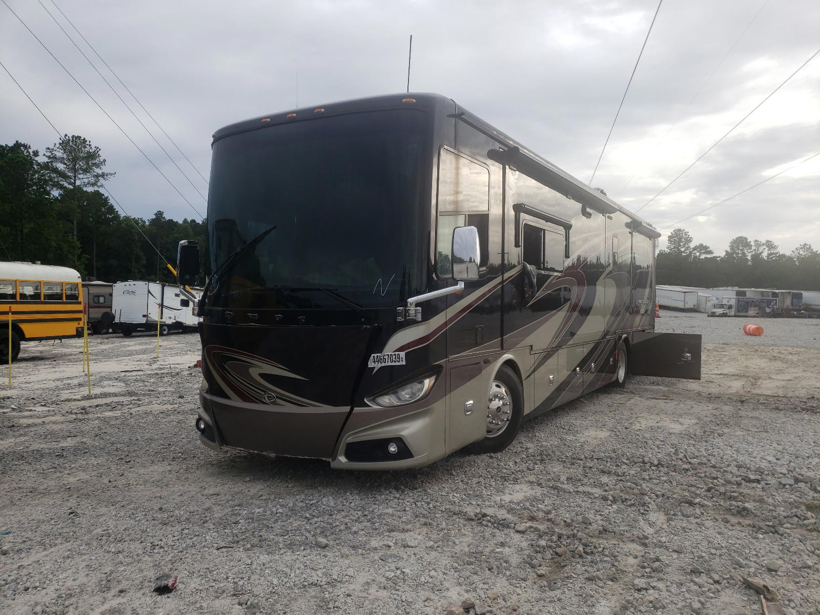 Photo 2 from auction – 2015 FREIGHTLINER CHASSIS XC with VIN 4UZACGCY6FCGU8440