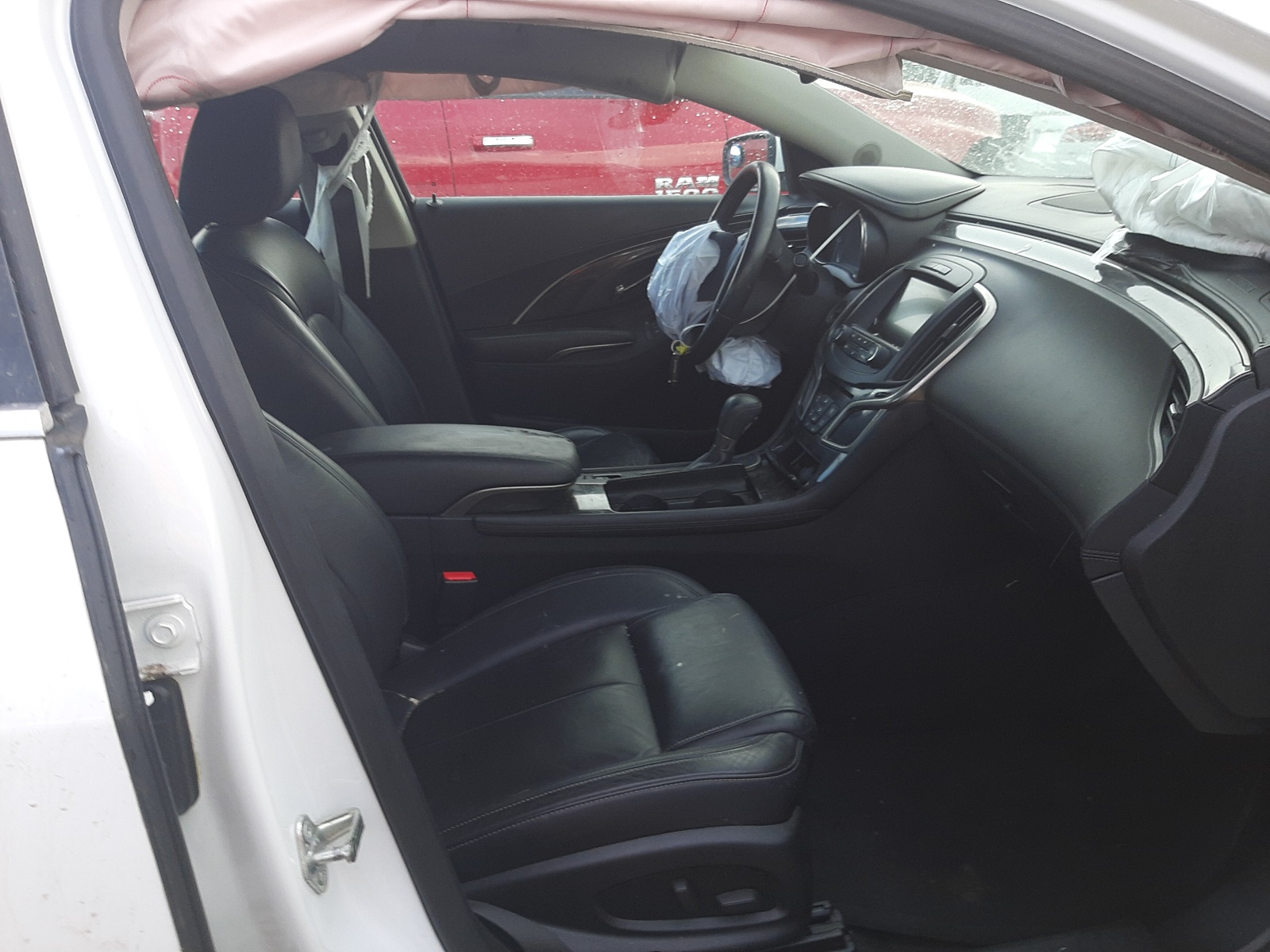 Photo 5 from auction – 2015 BUICK LACROSSE with VIN 1G4GB5G33FF113951