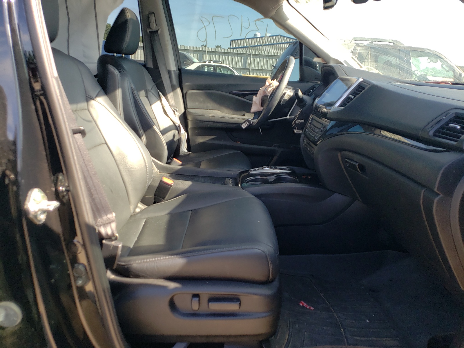 Photo 5 from auction – 2017 HONDA PILOT ELIT with VIN 5FNYF6H01HB099594