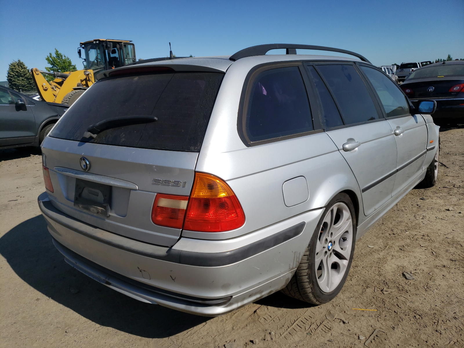 Photo 4 from auction – 2000 BMW 323 IT with VIN WBAAR3340YJM00704