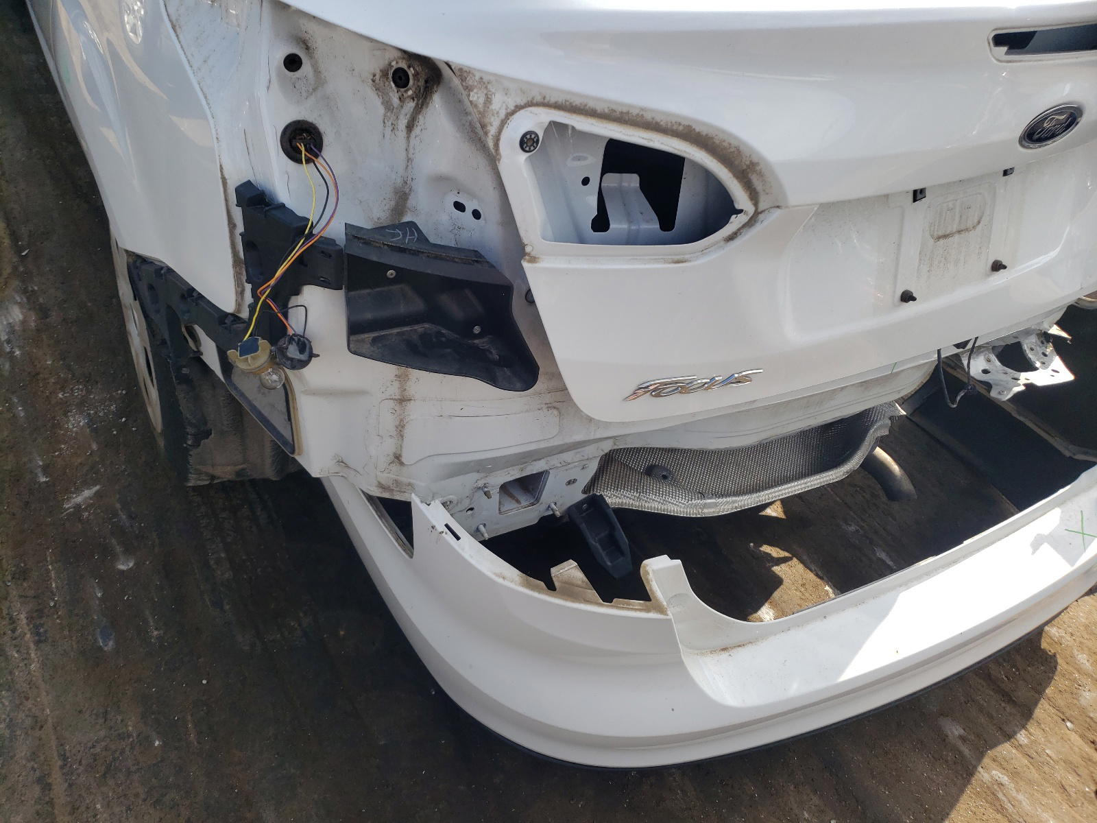 Photo 9 from auction – 2018 FORD FOCUS S with VIN 1FADP3E22JL245526
