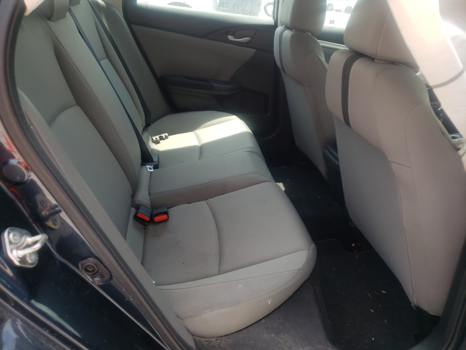 Photo 6 from auction – 2018 HONDA CIVIC LX with VIN 19XFC2F58JE007383