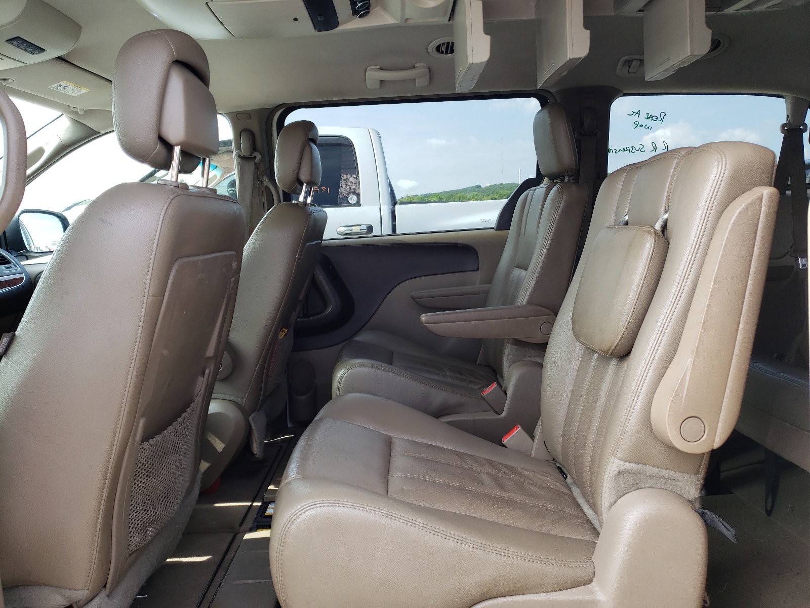 Photo 6 from auction – 2012 CHRYSLER TOWN & COU with VIN 2C4RC1BG0CR351208