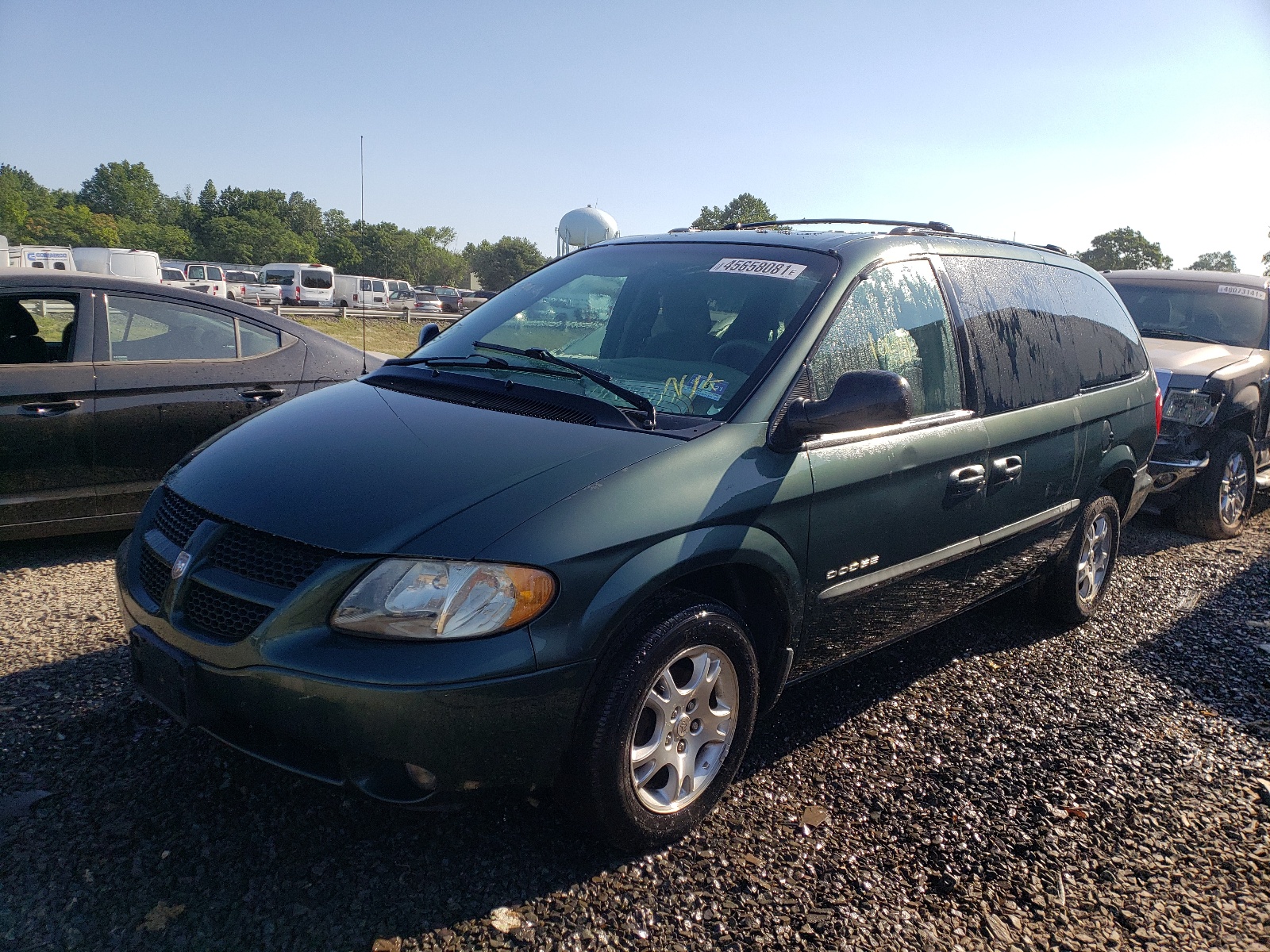 Photo 2 from auction – 2001 DODGE GRAND CARA with VIN 2B8GP44G61R112118