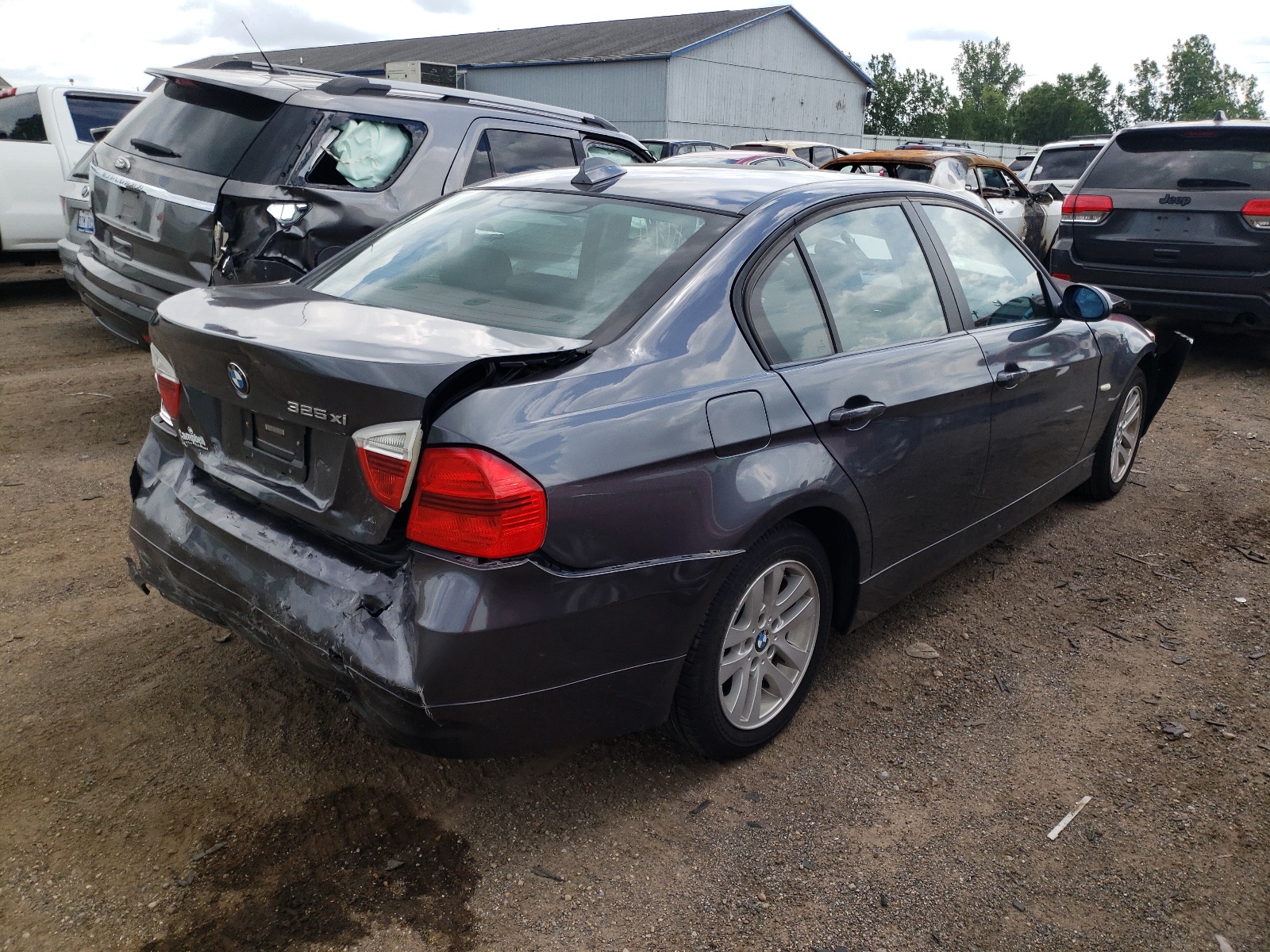 Photo 4 from auction – 2006 BMW 325 XI with VIN WBAVD13566KV04943