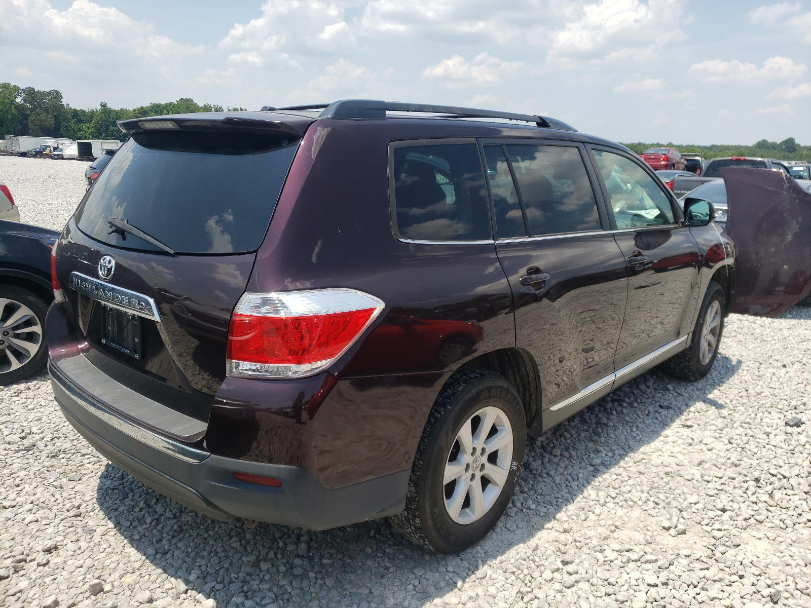Photo 4 from auction – 2012 TOYOTA HIGHLANDER with VIN 5TDZK3EH3CS063838