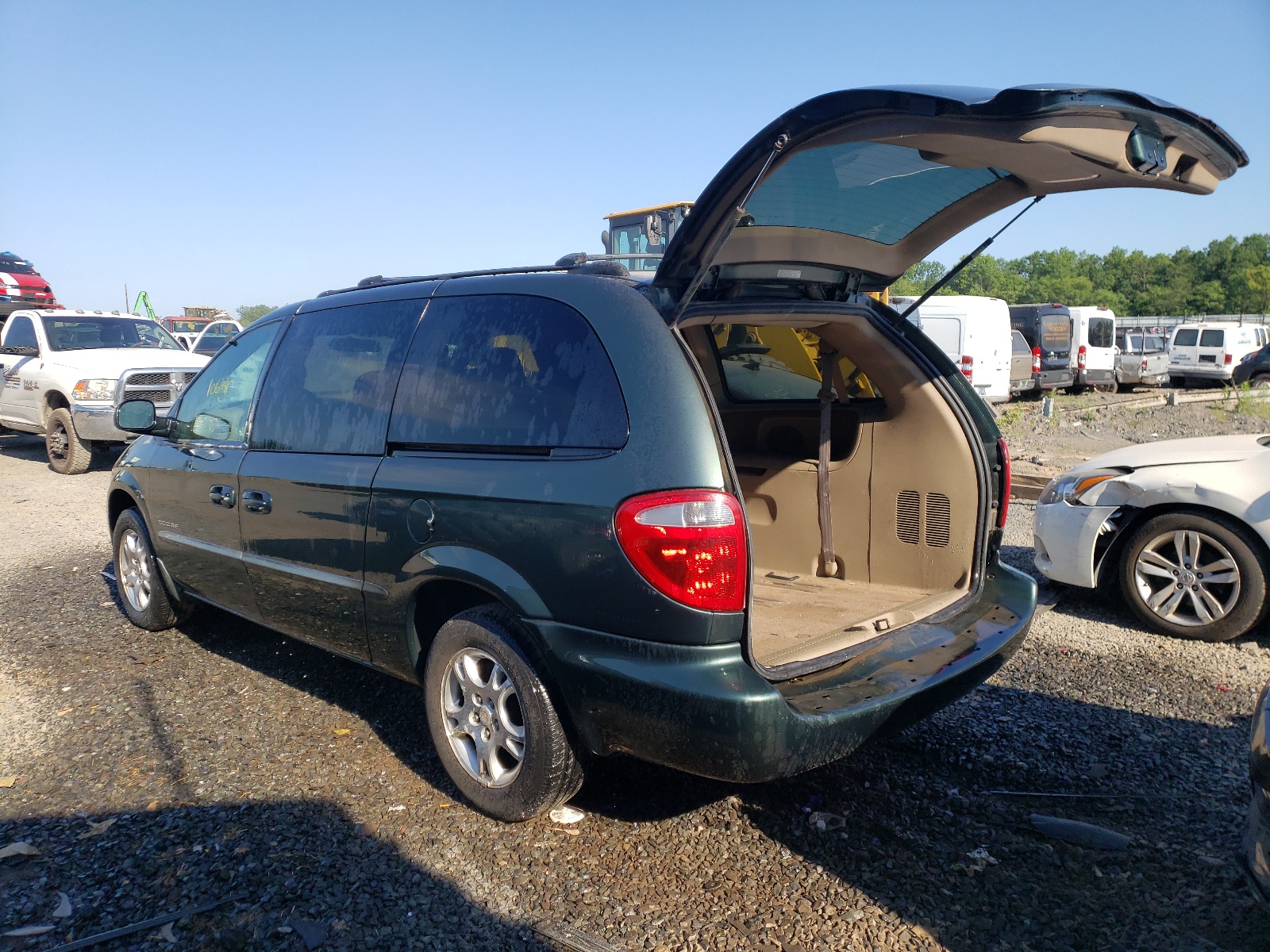 Photo 3 from auction – 2001 DODGE GRAND CARA with VIN 2B8GP44G61R112118