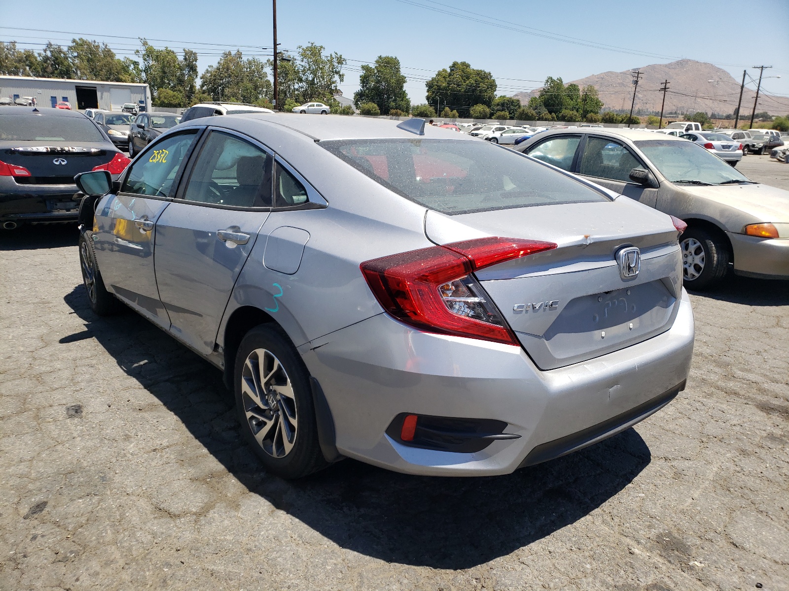 Photo 3 from auction – 2018 HONDA CIVIC EX with VIN 2HGFC2F75JH515298