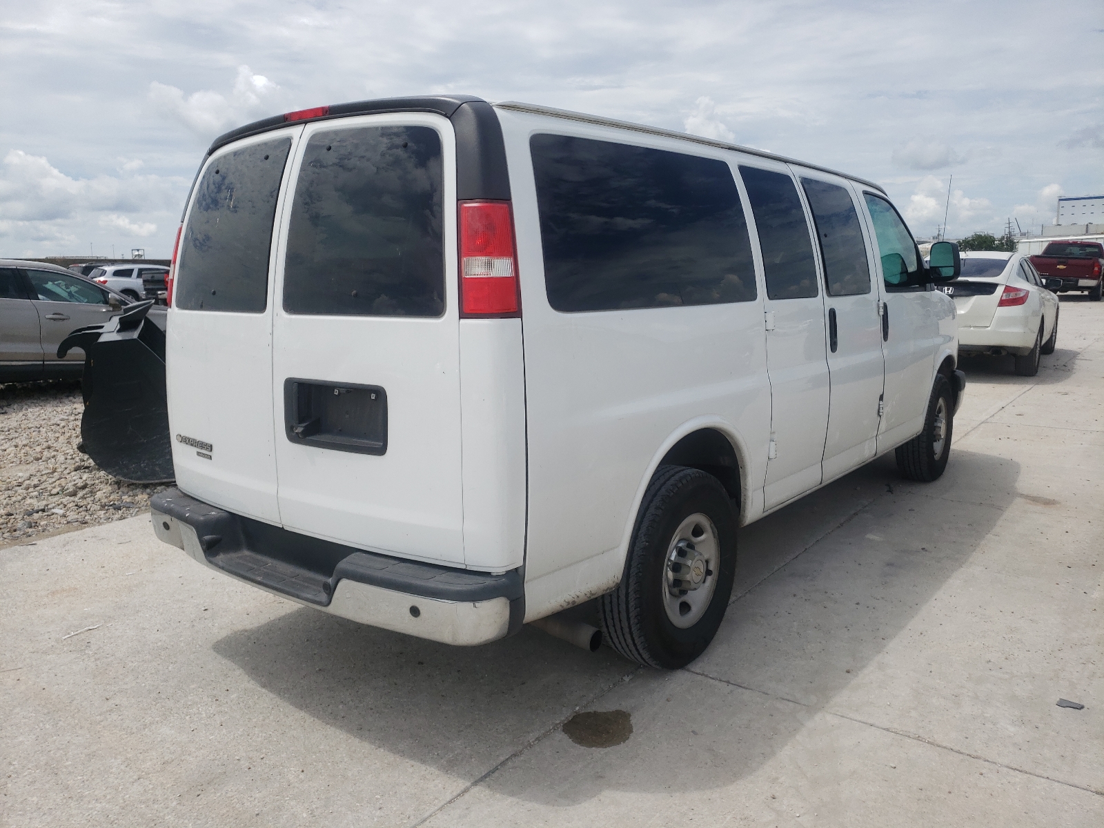Photo 4 from auction – 2016 CHEVROLET EXPRESS G2 with VIN 1GAWGFFG6G1248019
