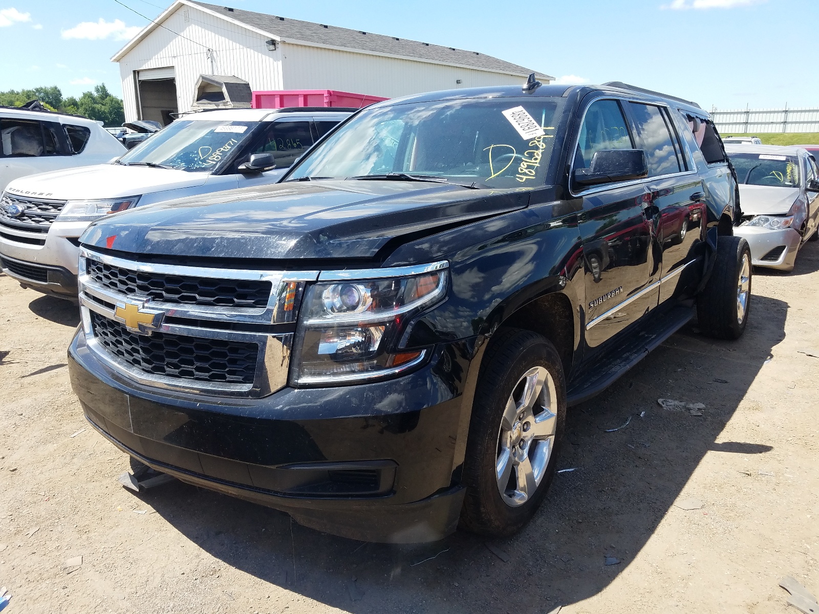 Photo 2 from auction – 2016 CHEVROLET SUBURBAN K with VIN 1GNSKHKC2GR174822
