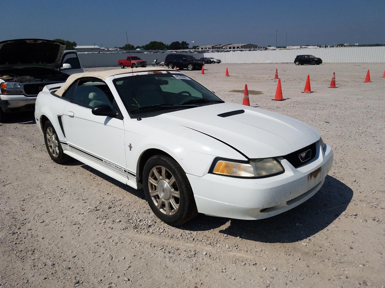 FORD MUSTANG 2000 with VIN 1FAFP4448YF314472 - Photo from auction