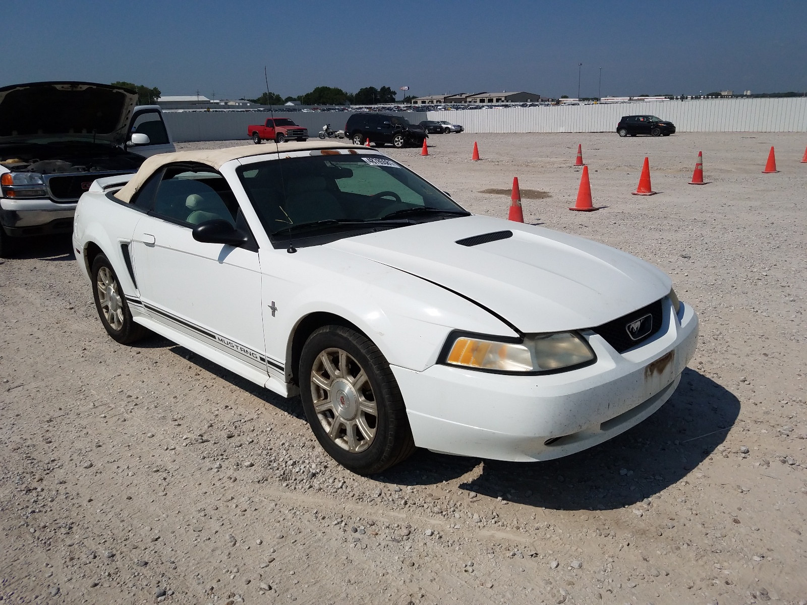 FORD MUSTANG 2000 z numerem VIN 1FAFP4448YF314472 - Zdjęcie z aukcji