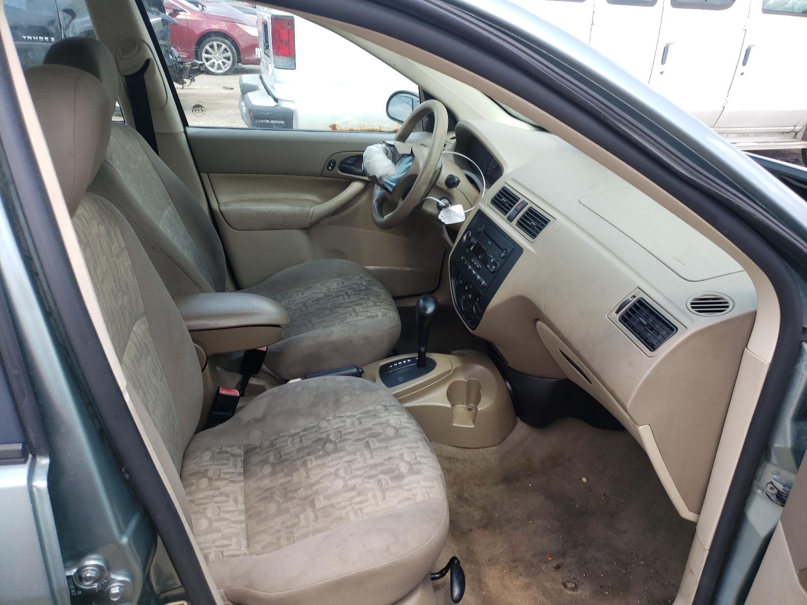 Photo 5 from auction – 2005 FORD FOCUS ZX4 with VIN 1FAFP34N65W149410