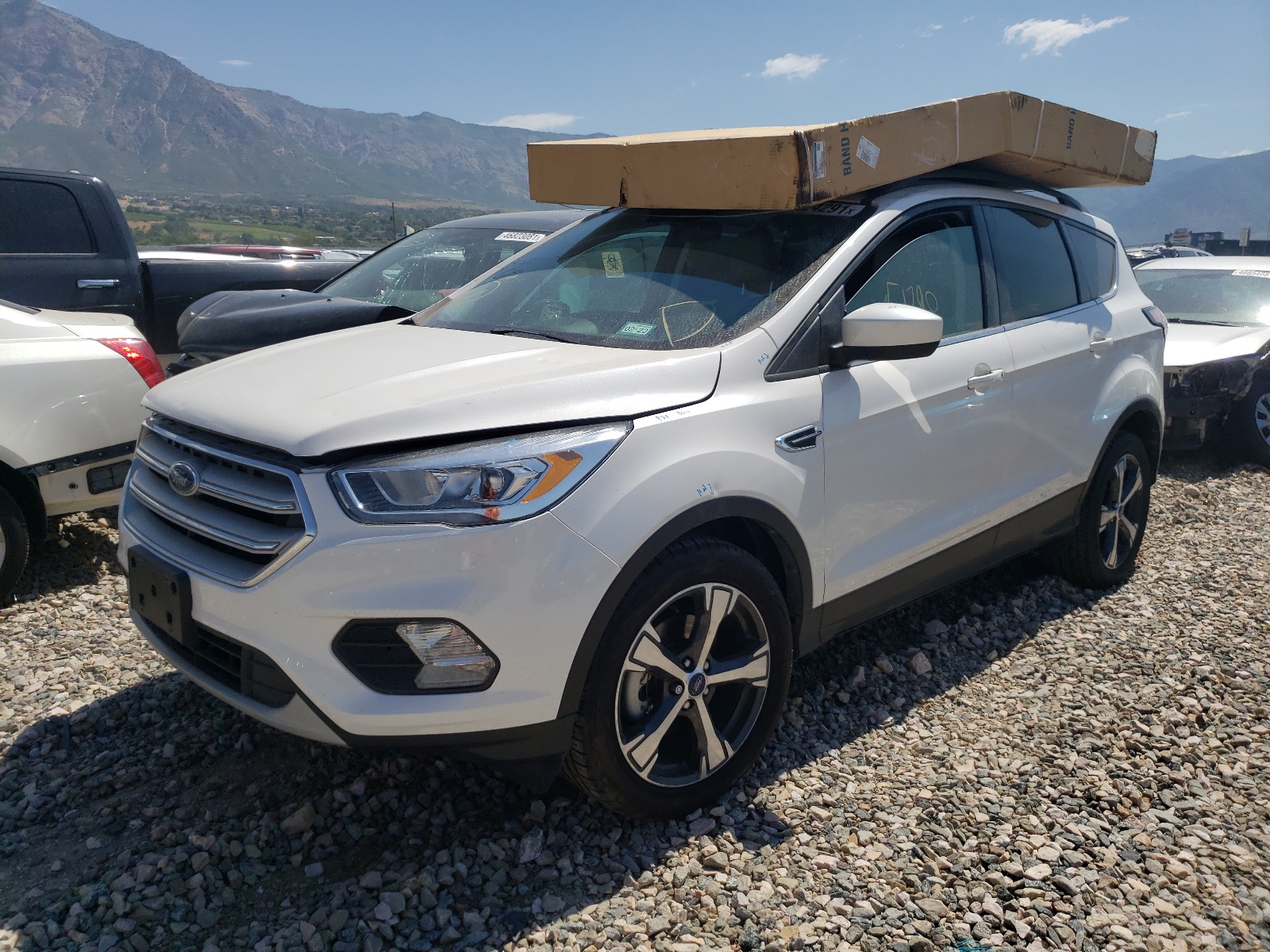 Photo 2 from auction – 2018 FORD ESCAPE SEL with VIN 1FMCU0HD5JUA03877