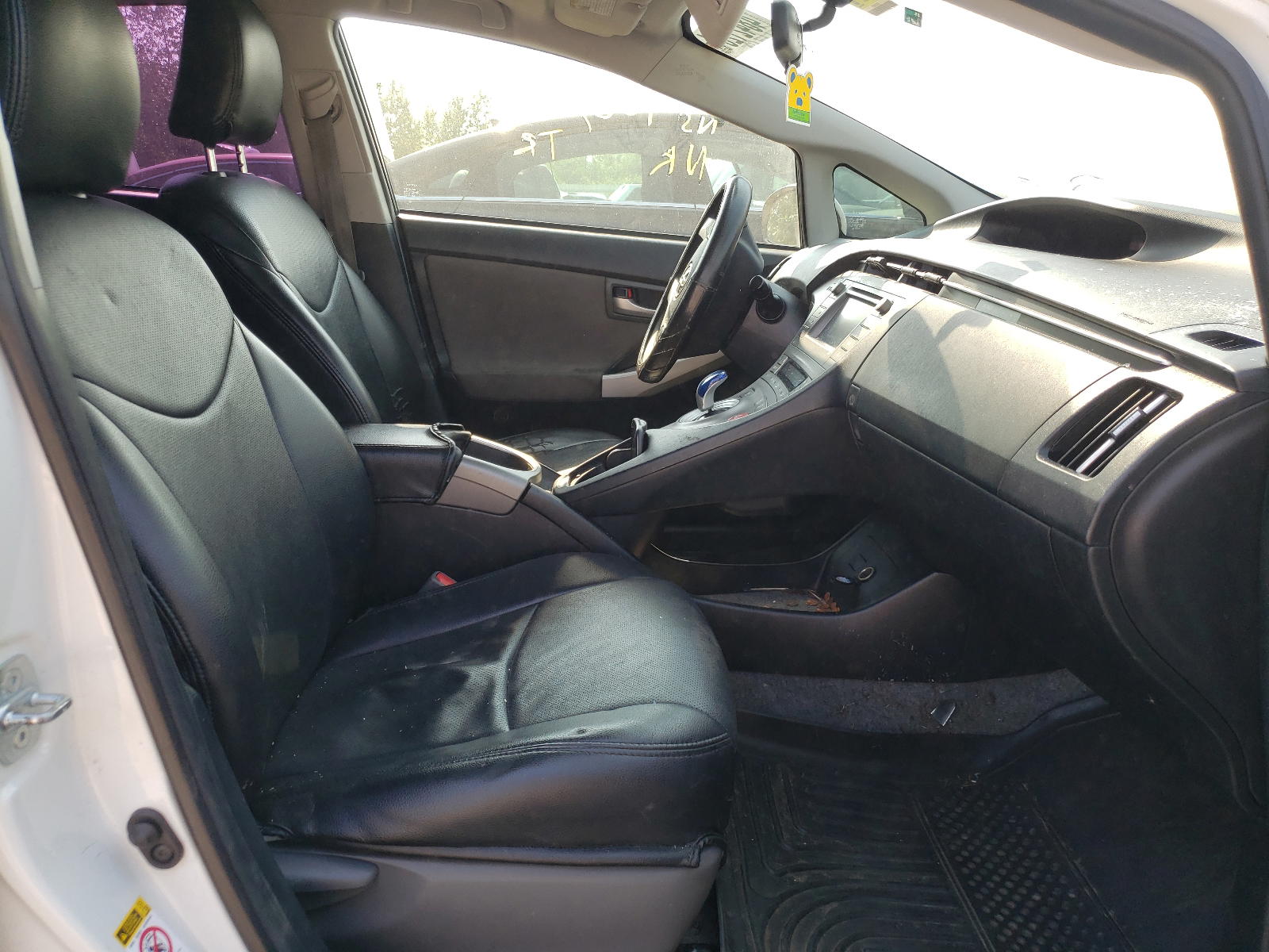 Photo 5 from auction – 2014 TOYOTA PRIUS with VIN JTDKN3DU1E1741042