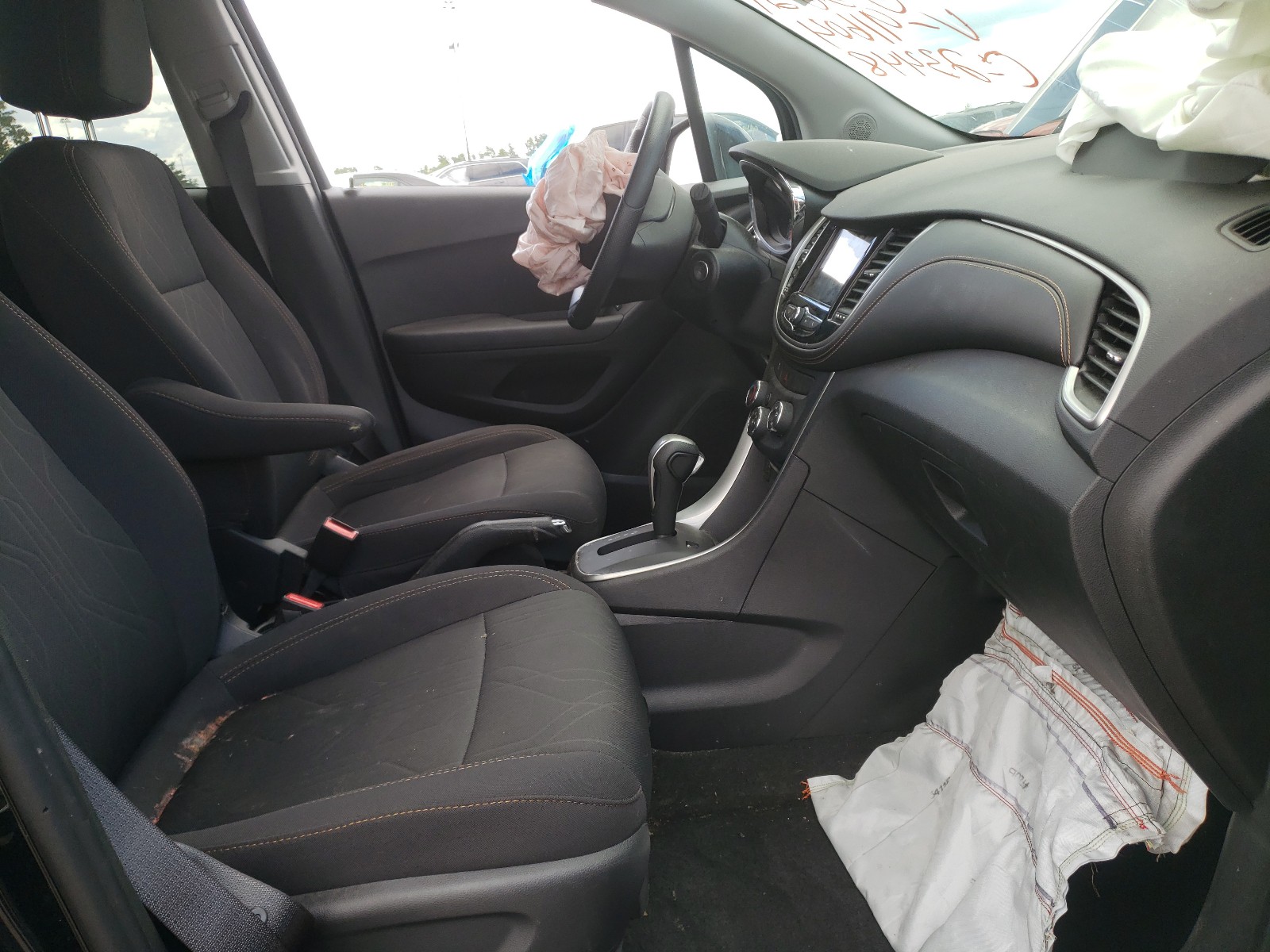 Photo 5 from auction – 2018 CHEVROLET TRAX 1LT with VIN 3GNCJLSB7JL291604